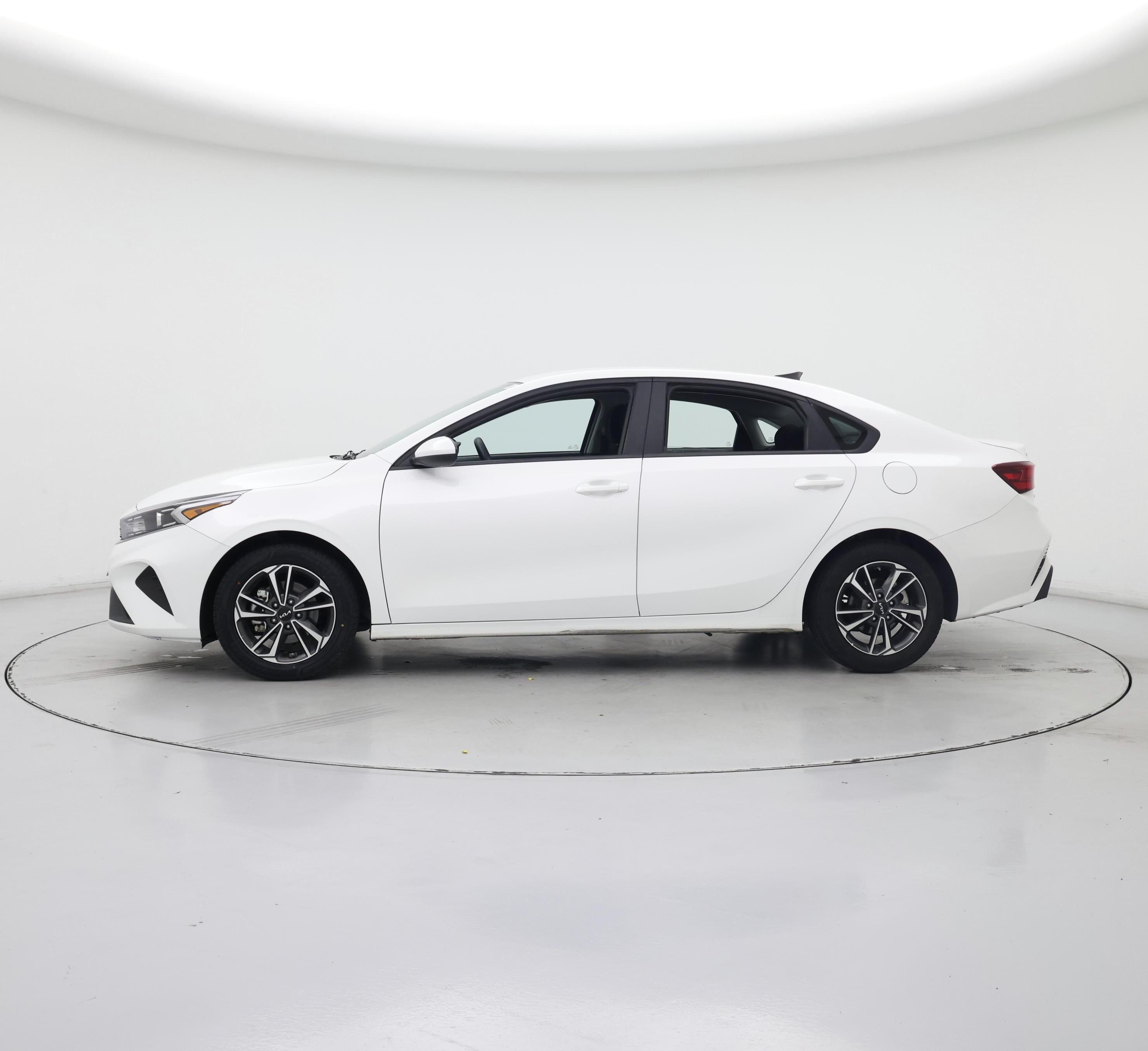 Thumbnail: 2024 Kia Forte - 3