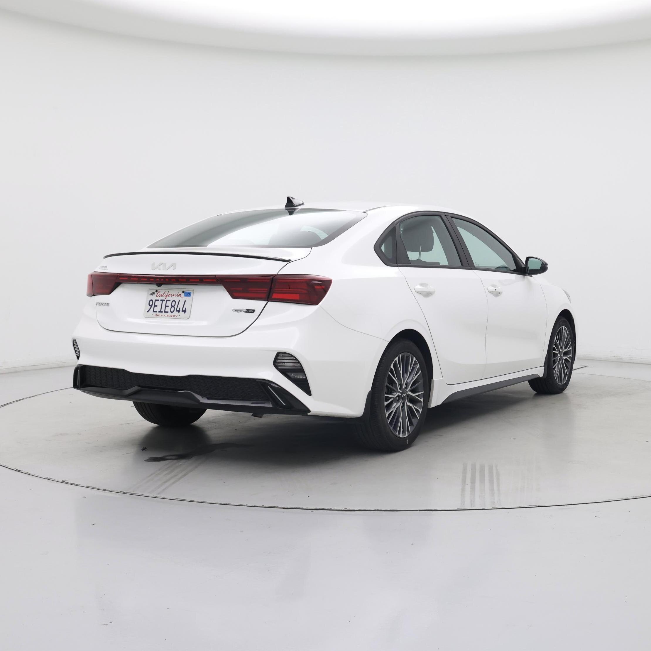 Thumbnail: 2023 Kia Forte - 8