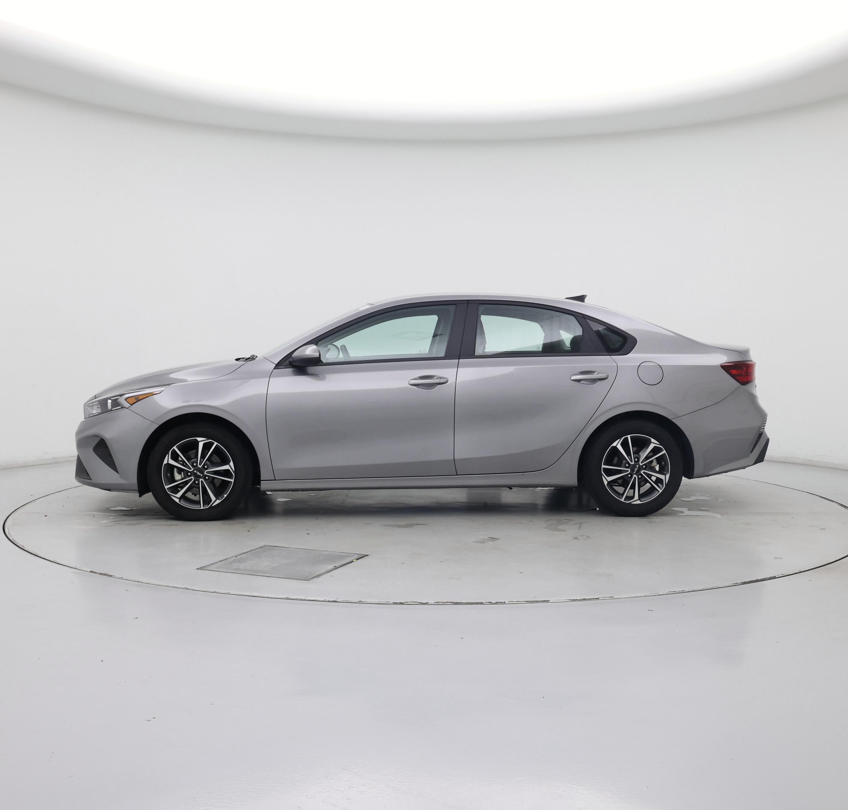 Thumbnail: 2024 Kia Forte - 3