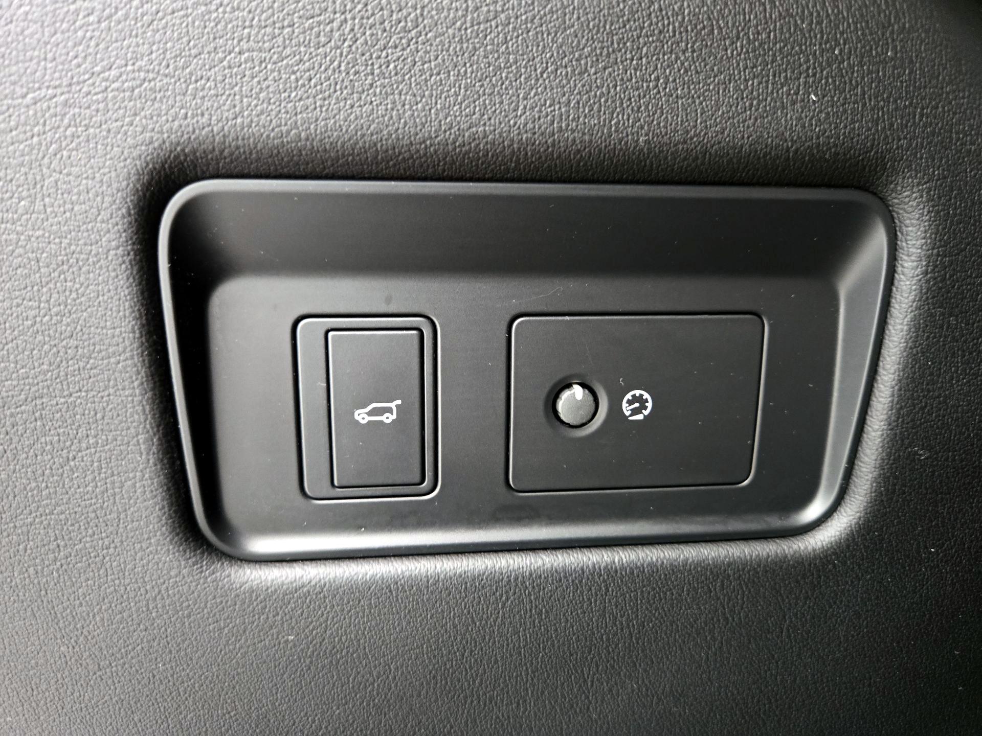 Thumbnail: 2023 Jaguar F-Pace - 13