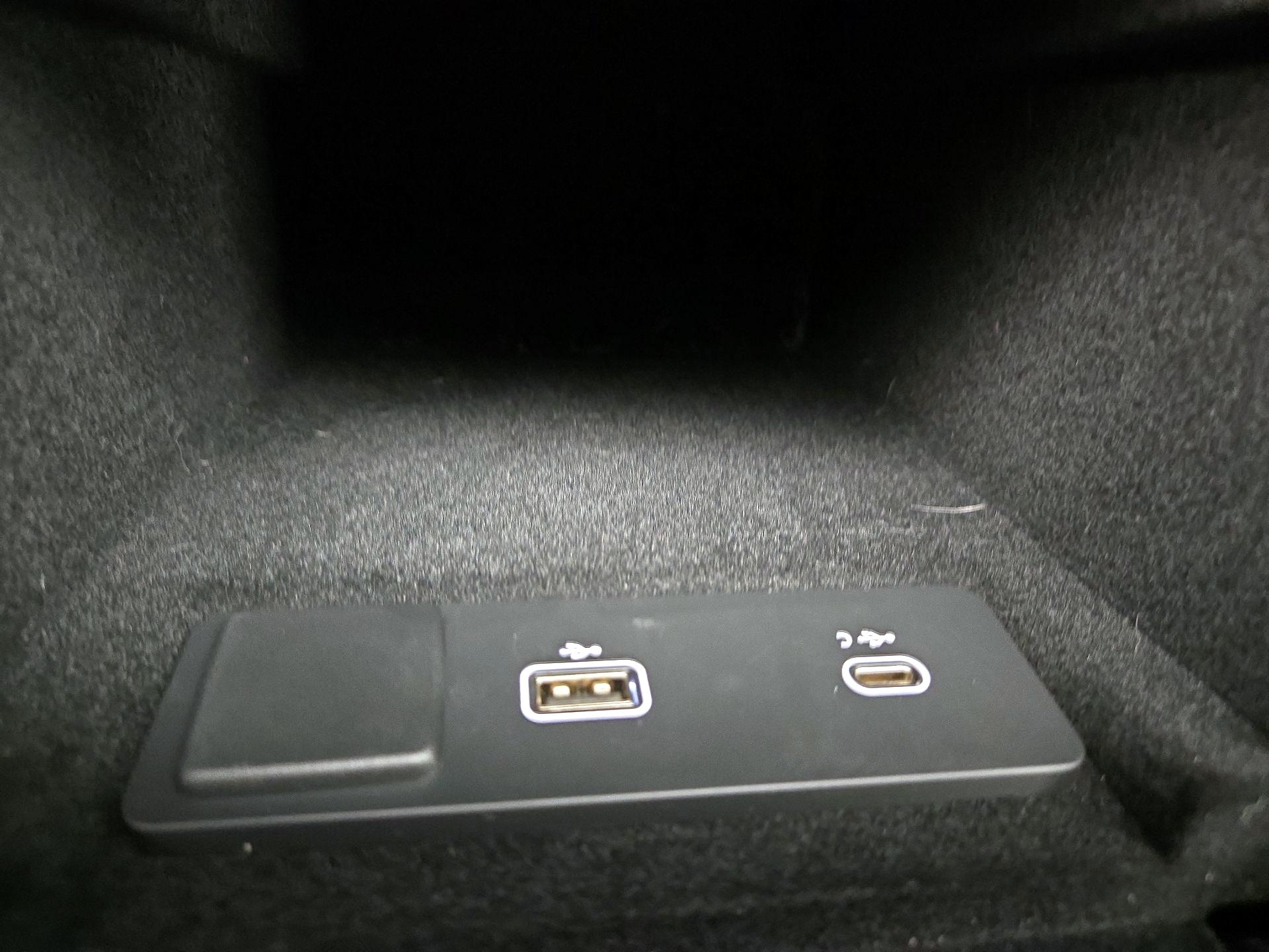 Thumbnail: 2023 Jaguar F-Pace - 19