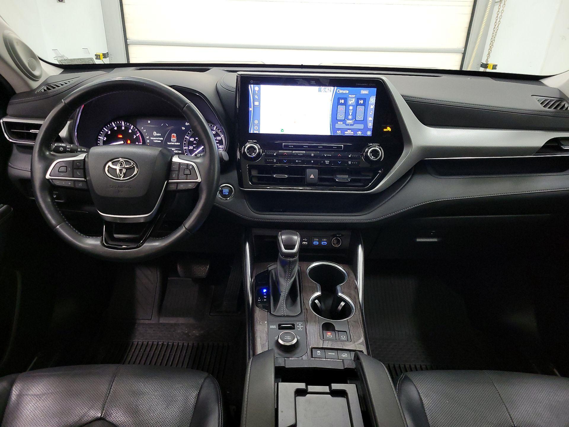 Thumbnail: 2022 Toyota Highlander - 9