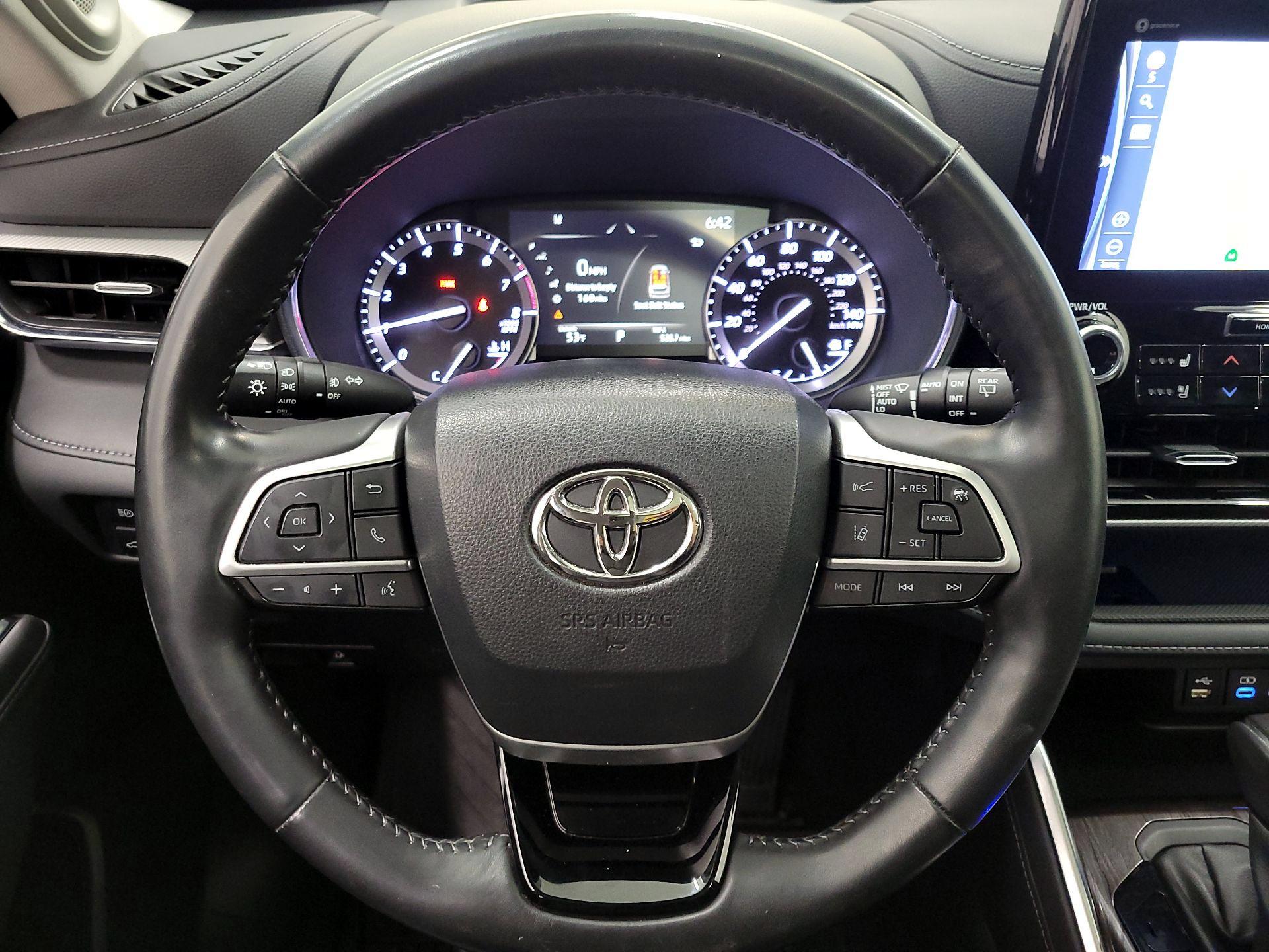 Thumbnail: 2022 Toyota Highlander - 10