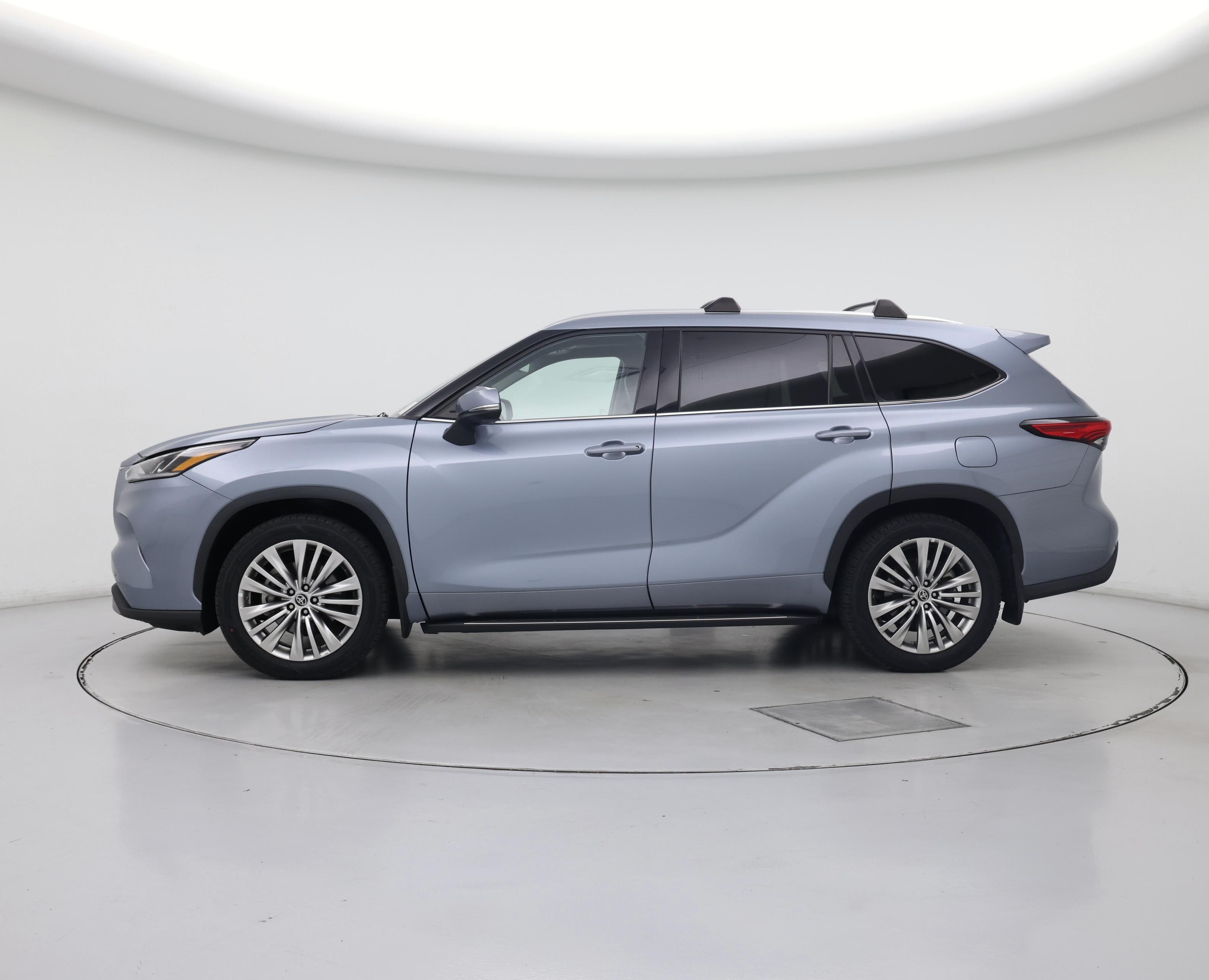Thumbnail: 2022 Toyota Highlander - 3