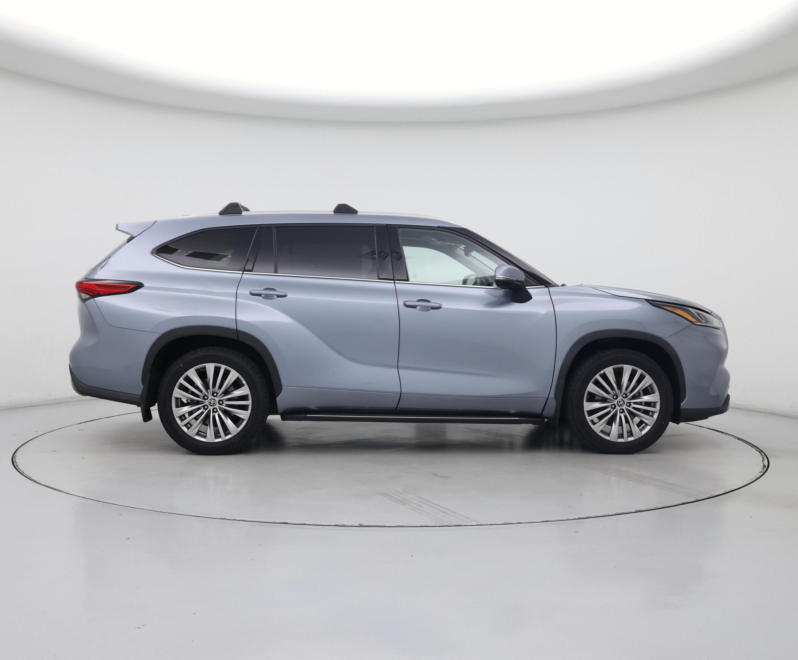 Thumbnail: 2022 Toyota Highlander - 7