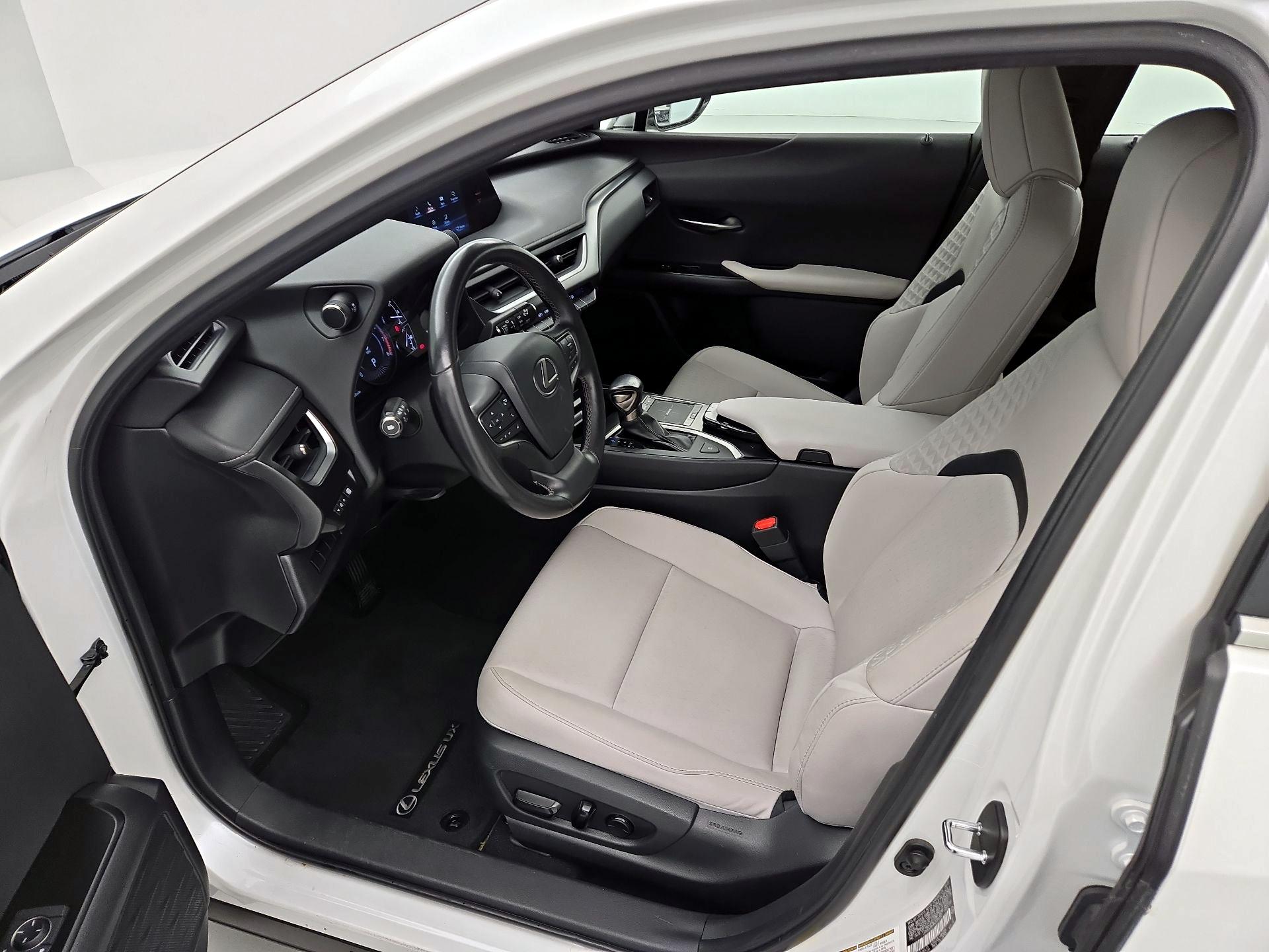 Thumbnail: 2022 Lexus UX - 11