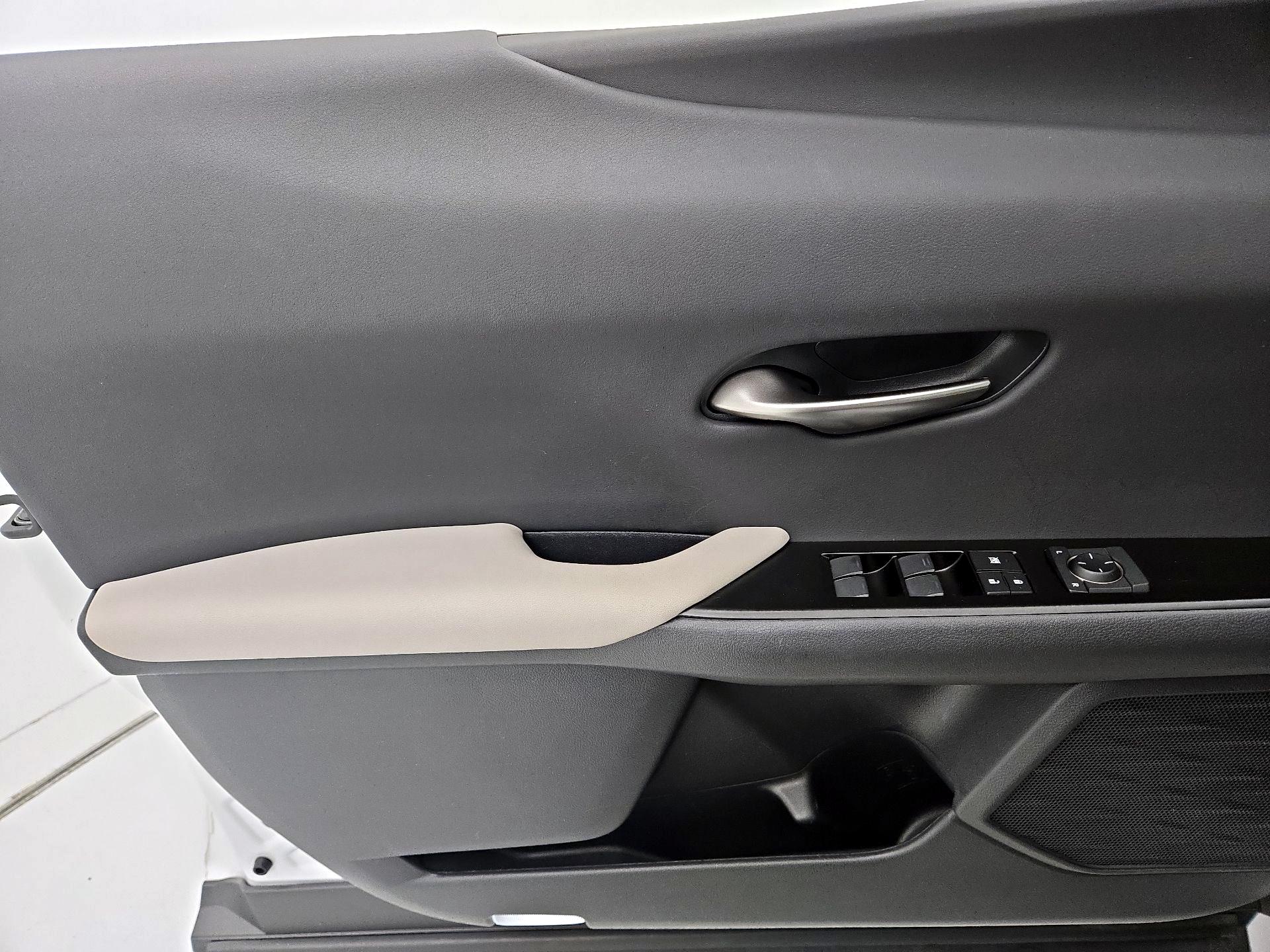 Thumbnail: 2022 Lexus UX - 12