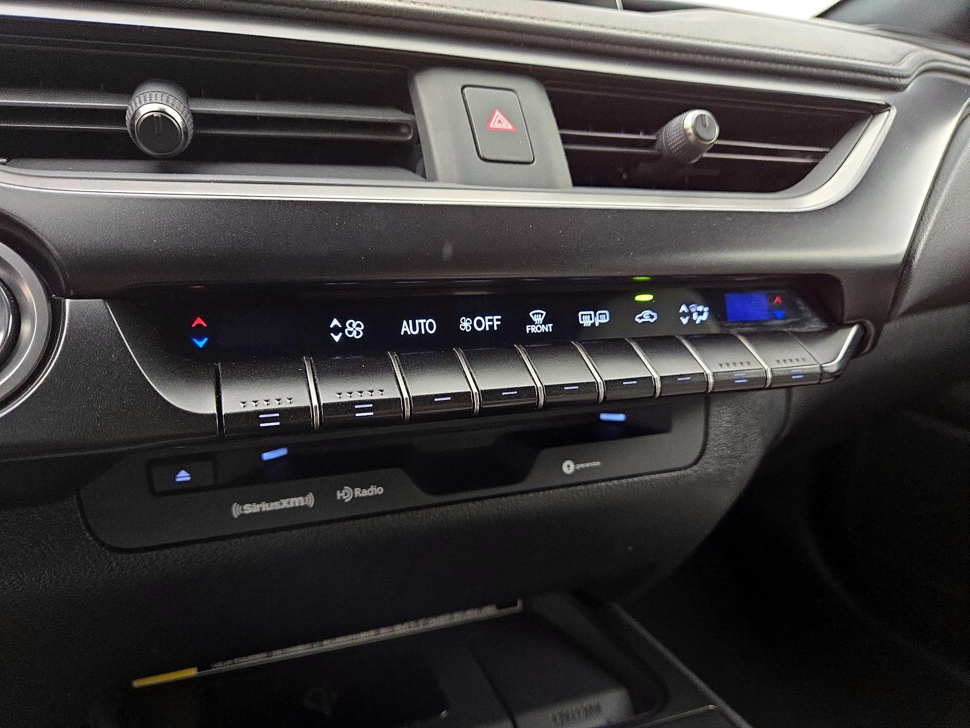 Thumbnail: 2022 Lexus UX - 16