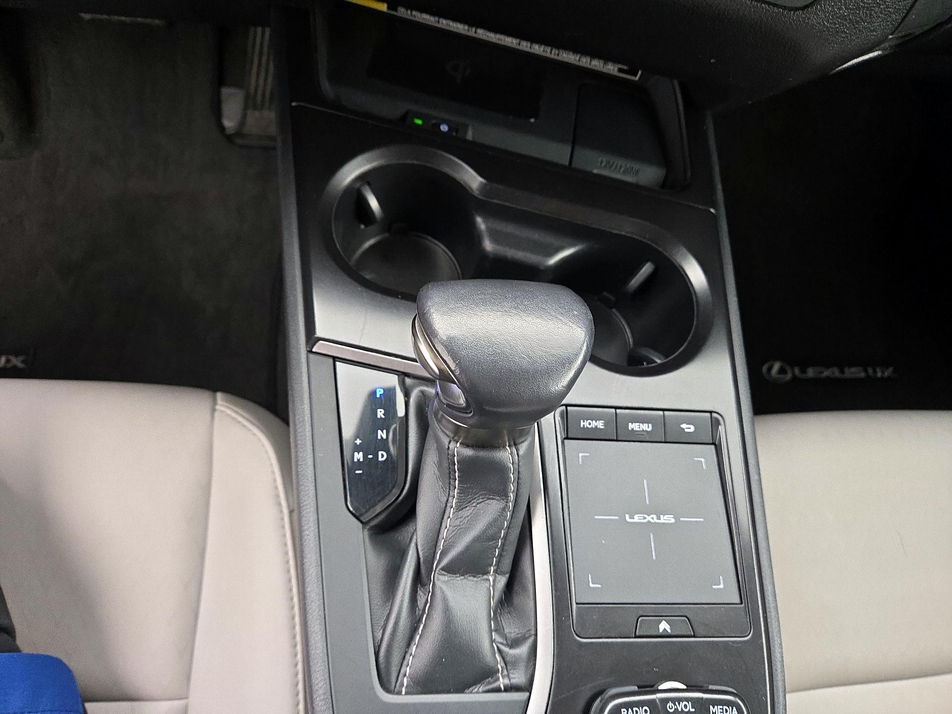 Thumbnail: 2022 Lexus UX - 17