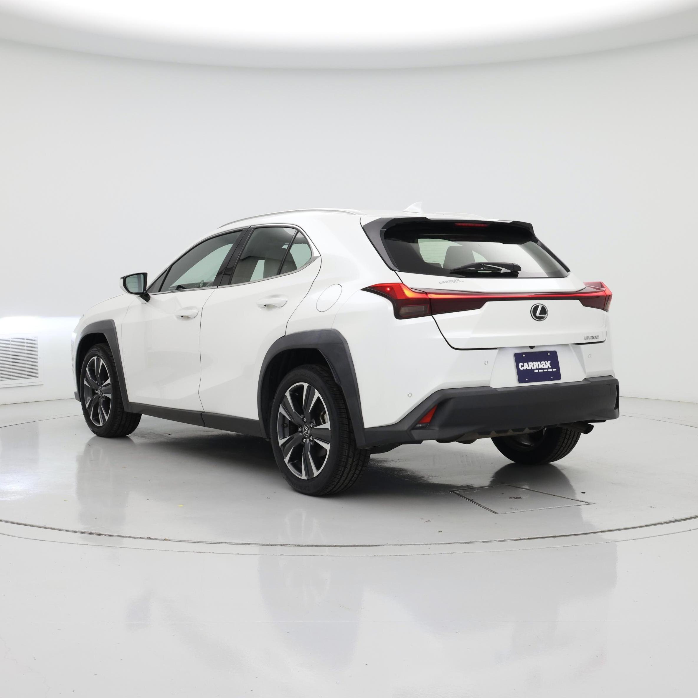 Thumbnail: 2022 Lexus UX - 2