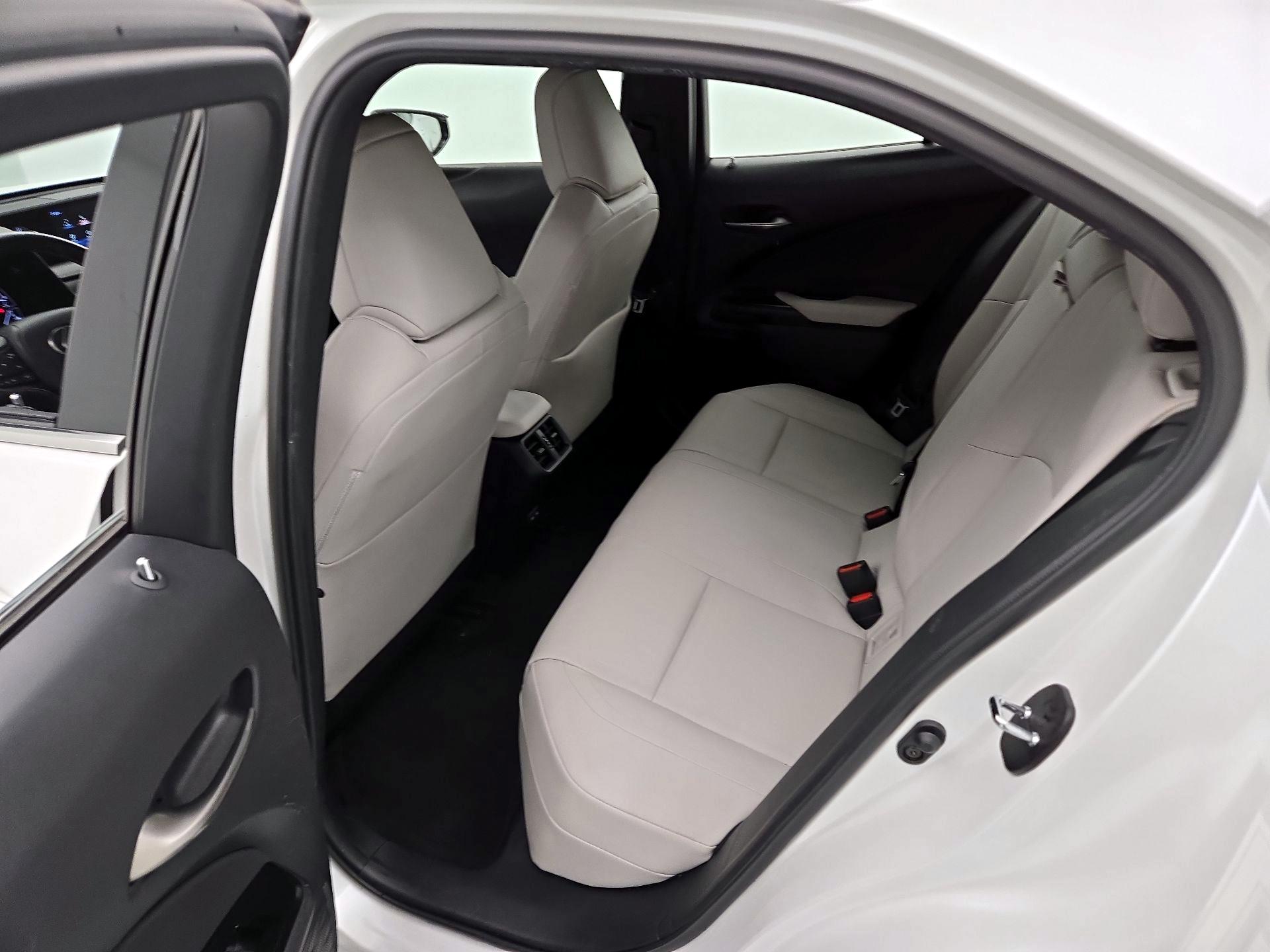 Thumbnail: 2022 Lexus UX - 19