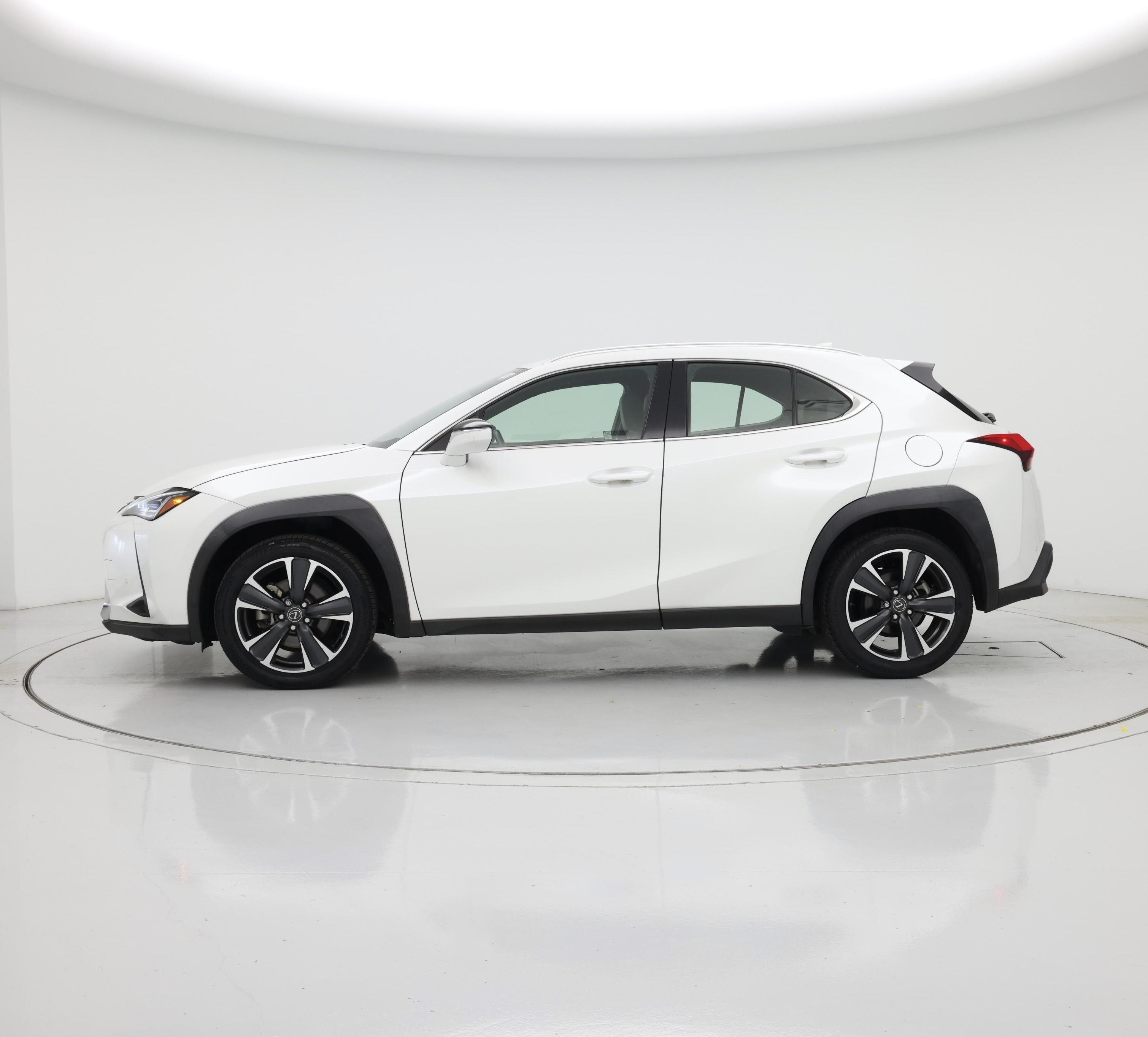 Thumbnail: 2022 Lexus UX - 3