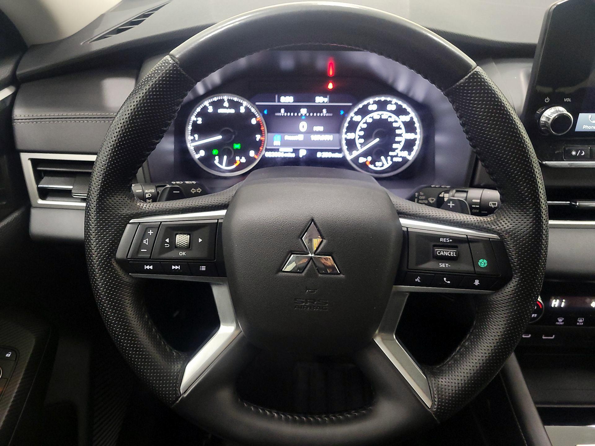 Thumbnail: 2024 Mitsubishi Outlander - 10