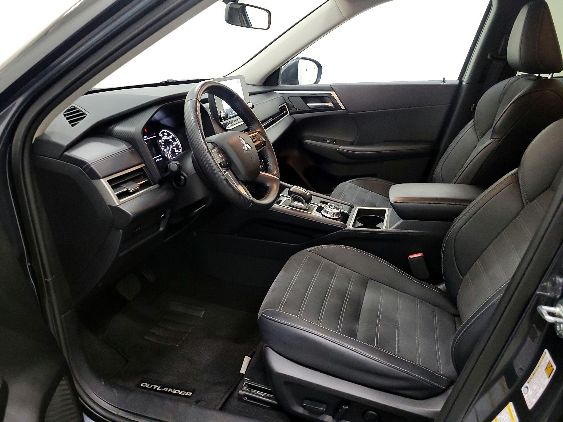 Thumbnail: 2024 Mitsubishi Outlander - 11