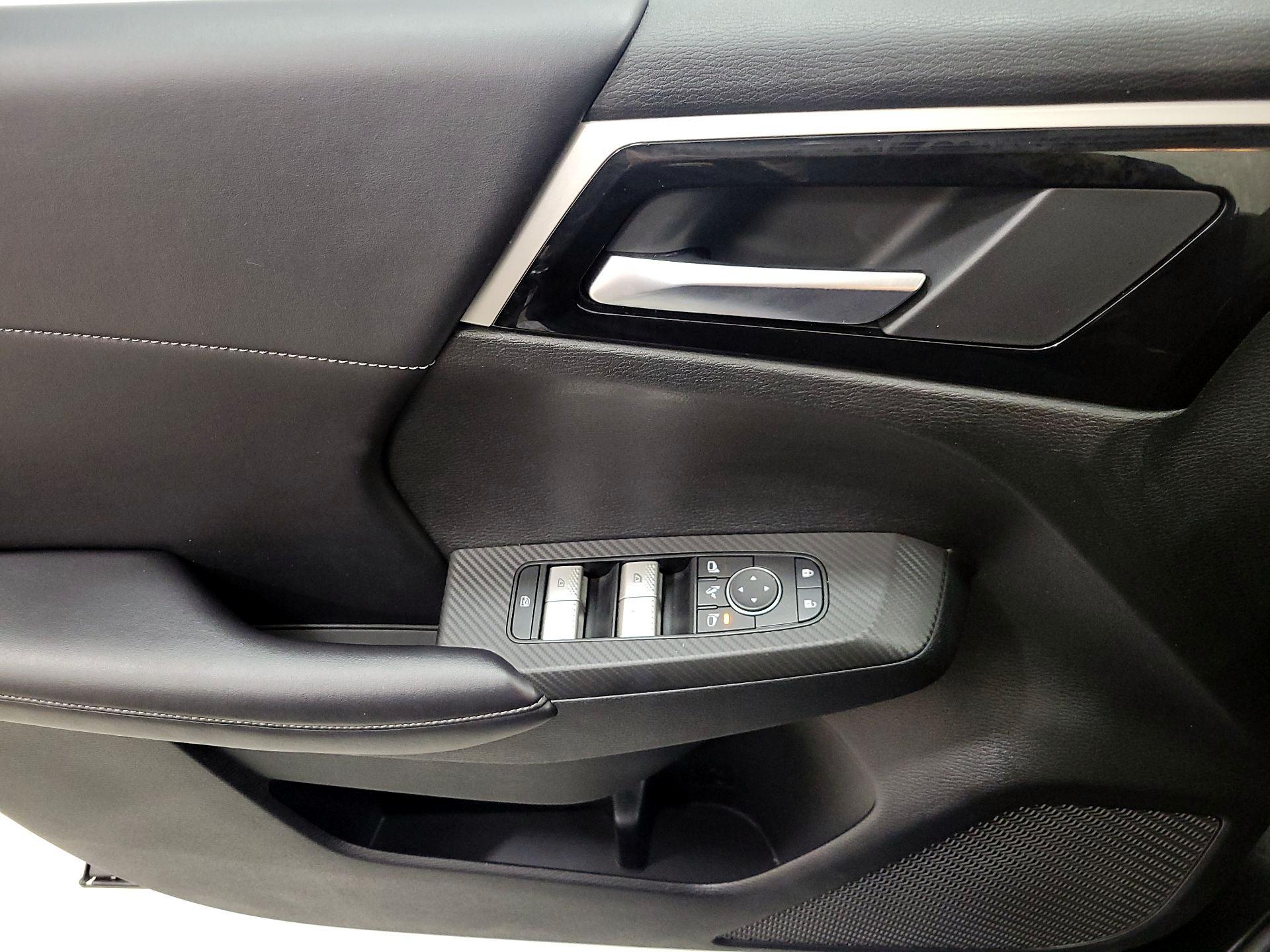 Thumbnail: 2024 Mitsubishi Outlander - 12