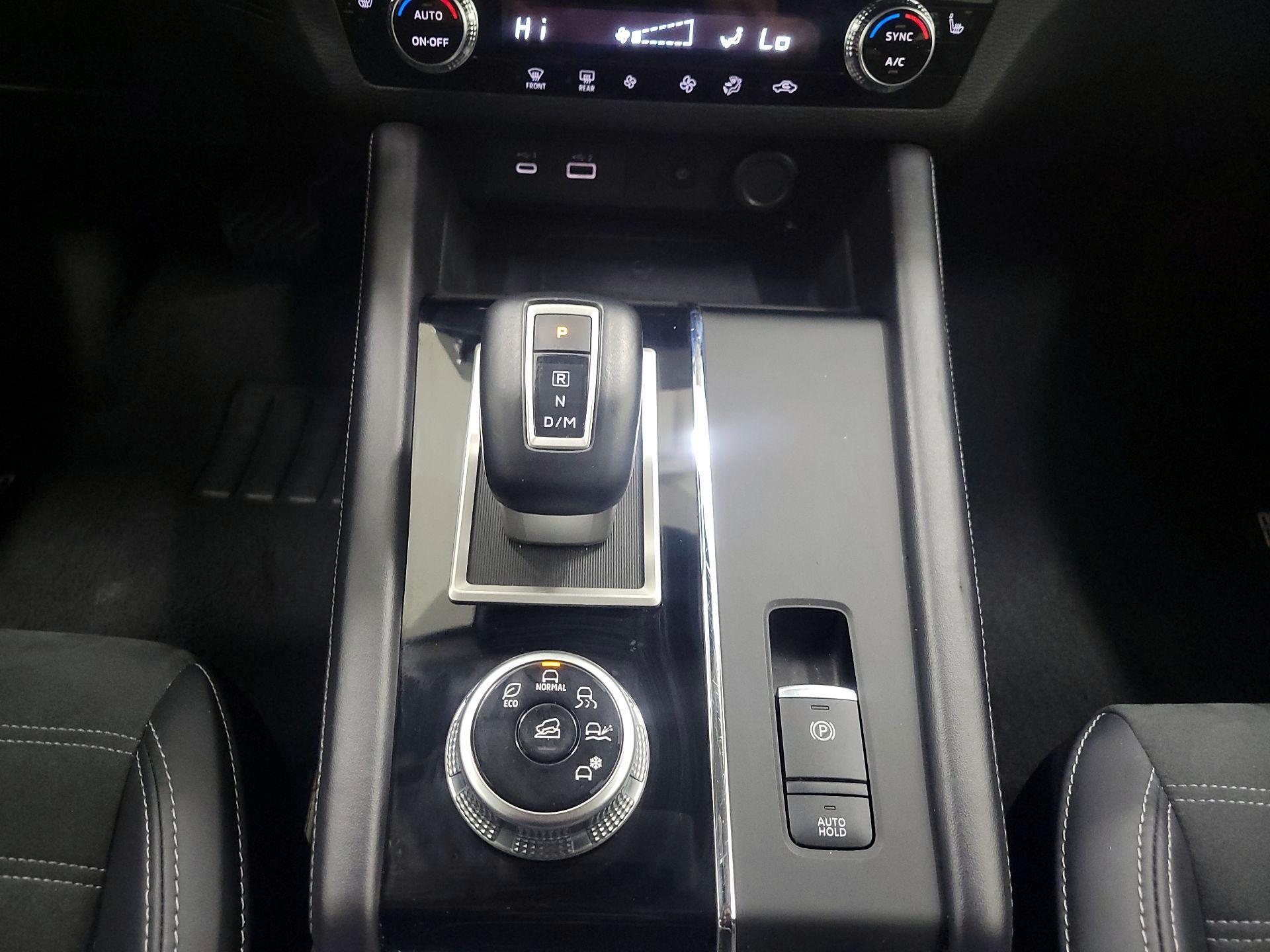 Thumbnail: 2024 Mitsubishi Outlander - 18