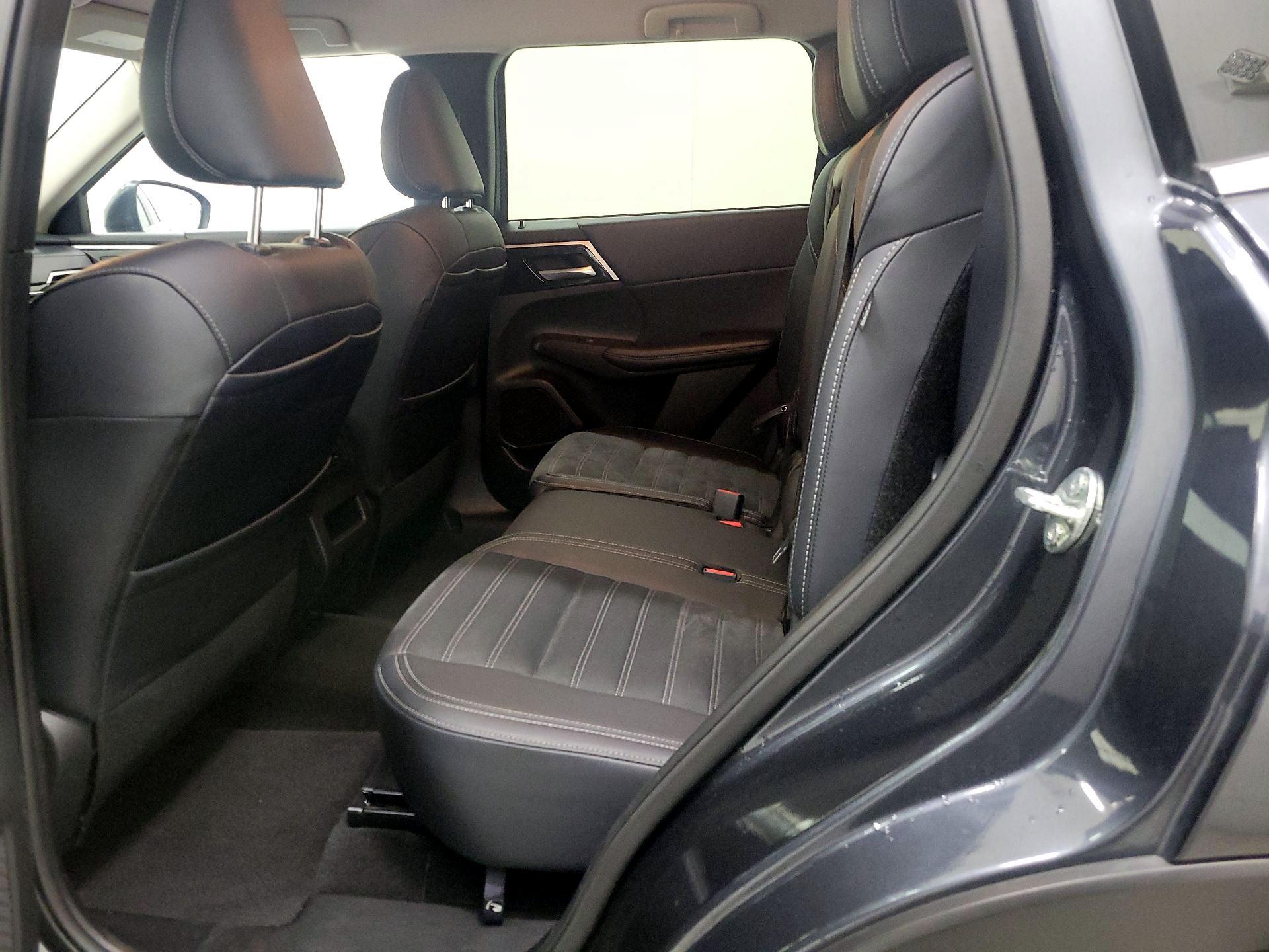 Thumbnail: 2024 Mitsubishi Outlander - 20