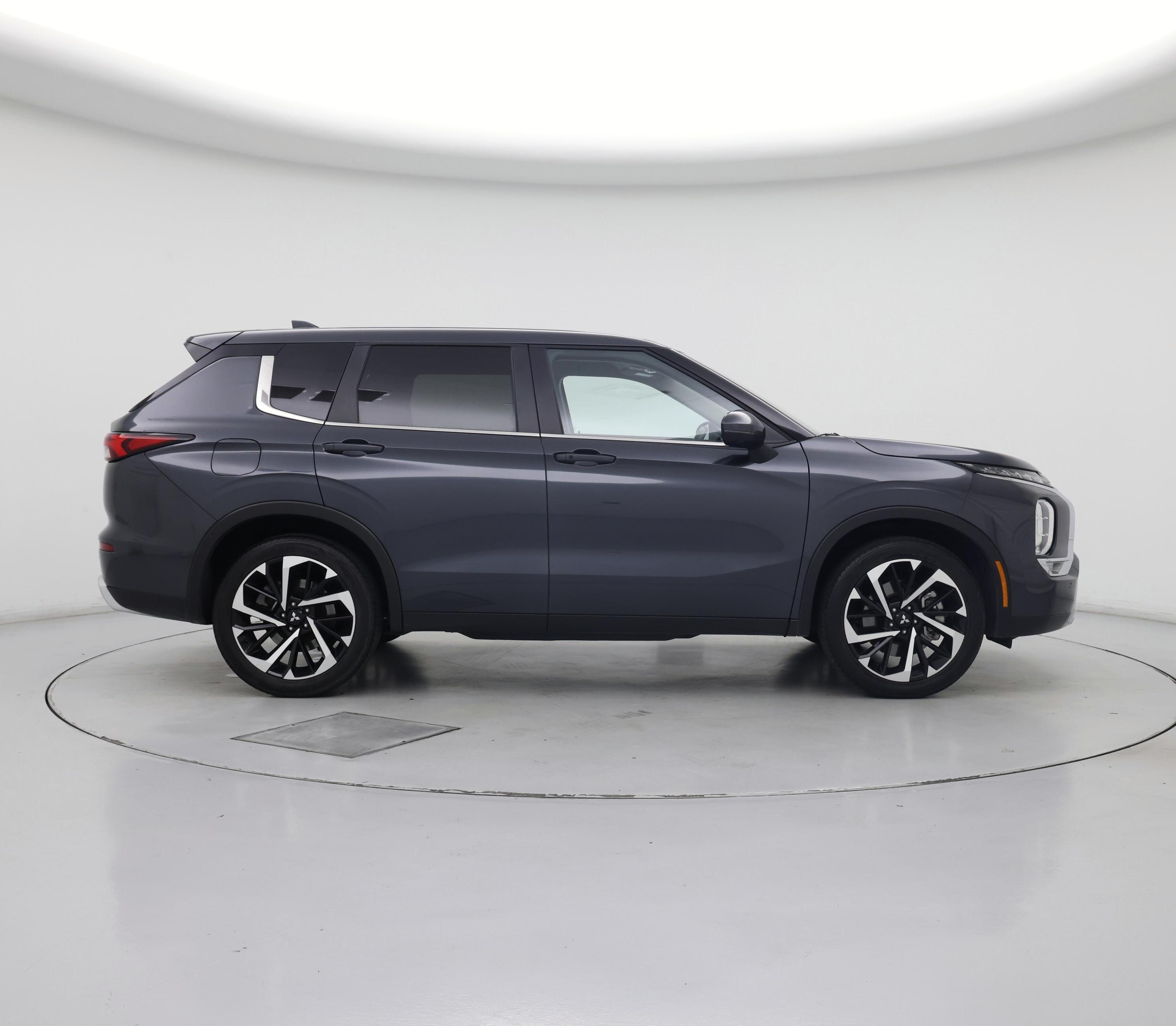 Thumbnail: 2024 Mitsubishi Outlander - 7