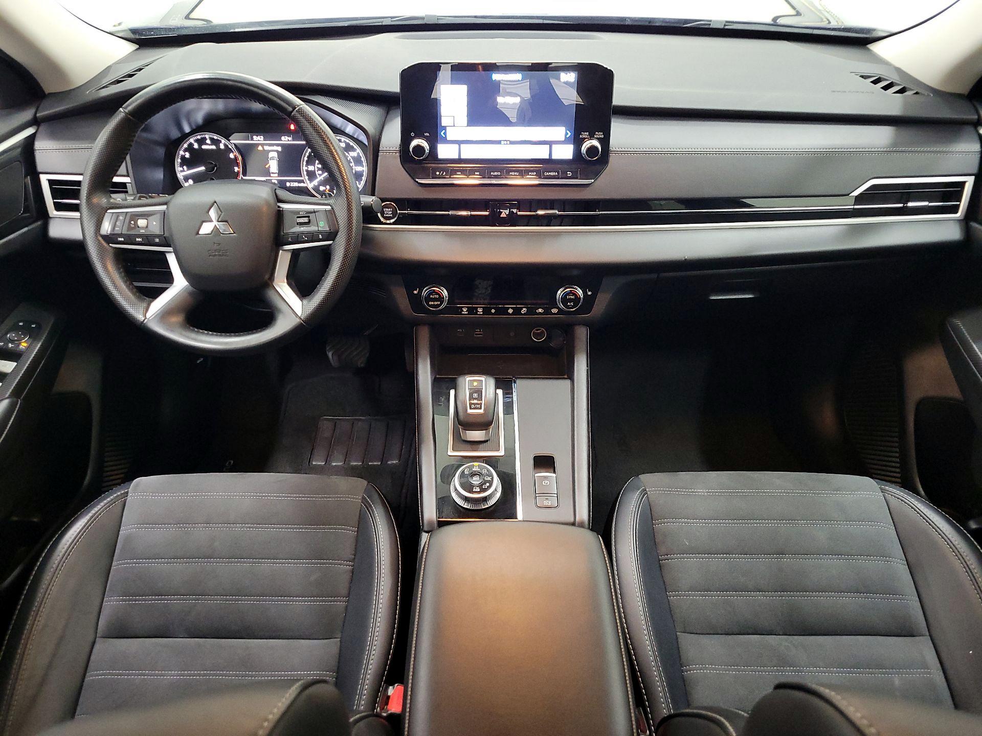 Thumbnail: 2024 Mitsubishi Outlander - 9