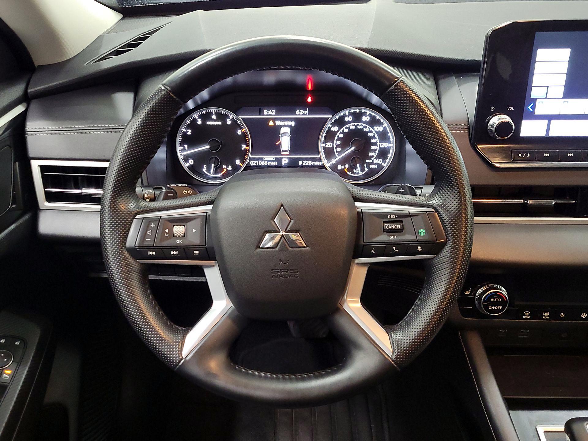 Thumbnail: 2024 Mitsubishi Outlander - 10