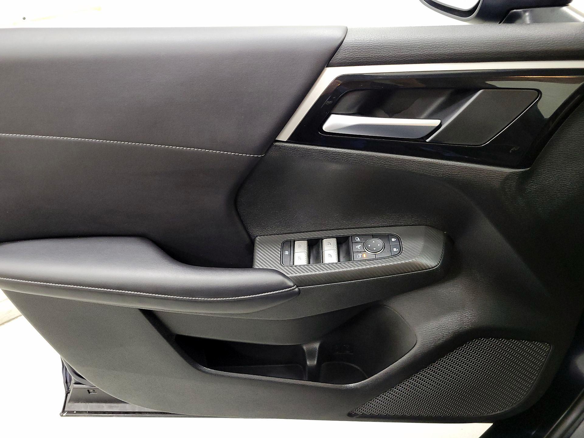 Thumbnail: 2024 Mitsubishi Outlander - 12