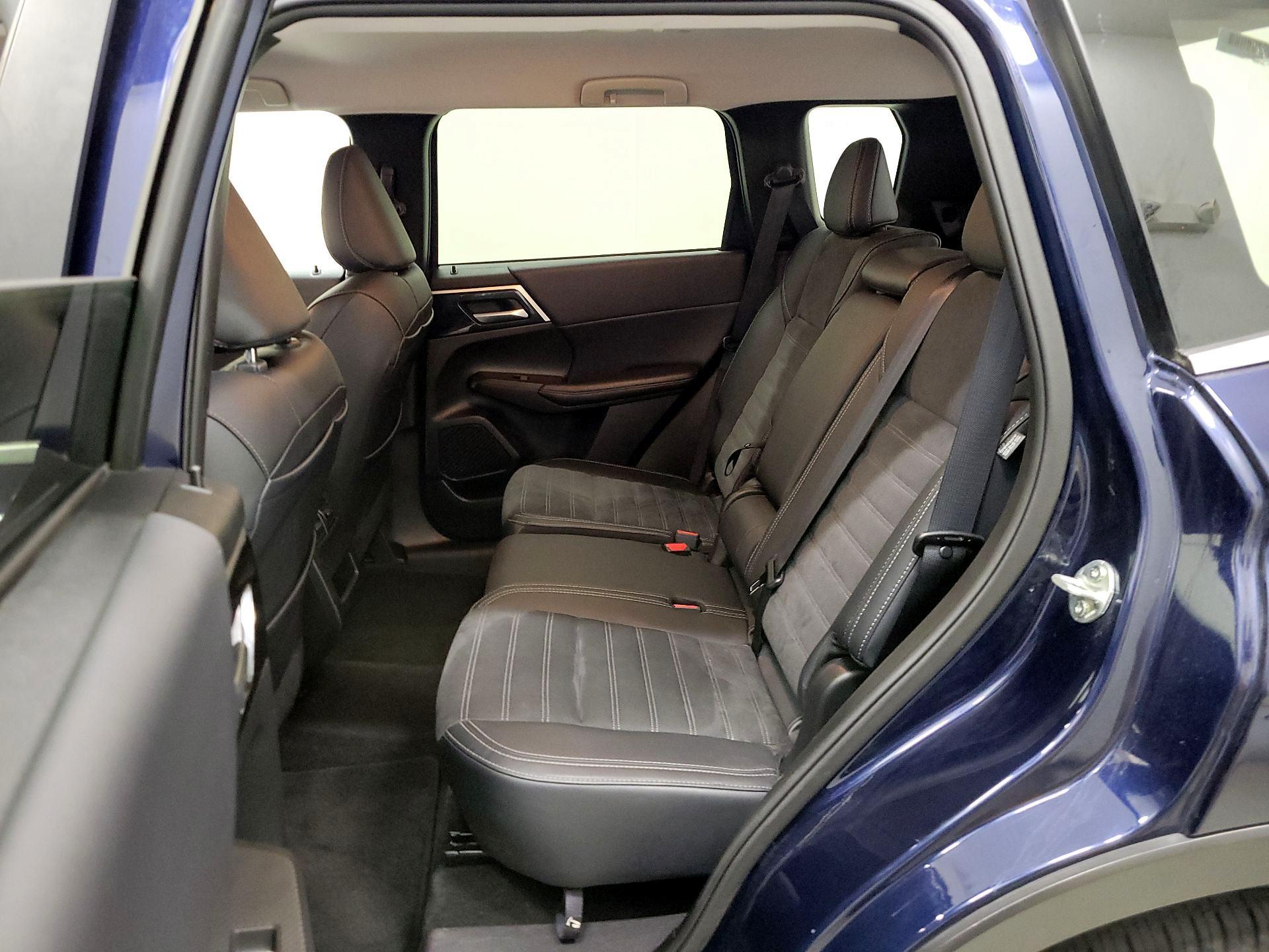 Thumbnail: 2024 Mitsubishi Outlander - 20