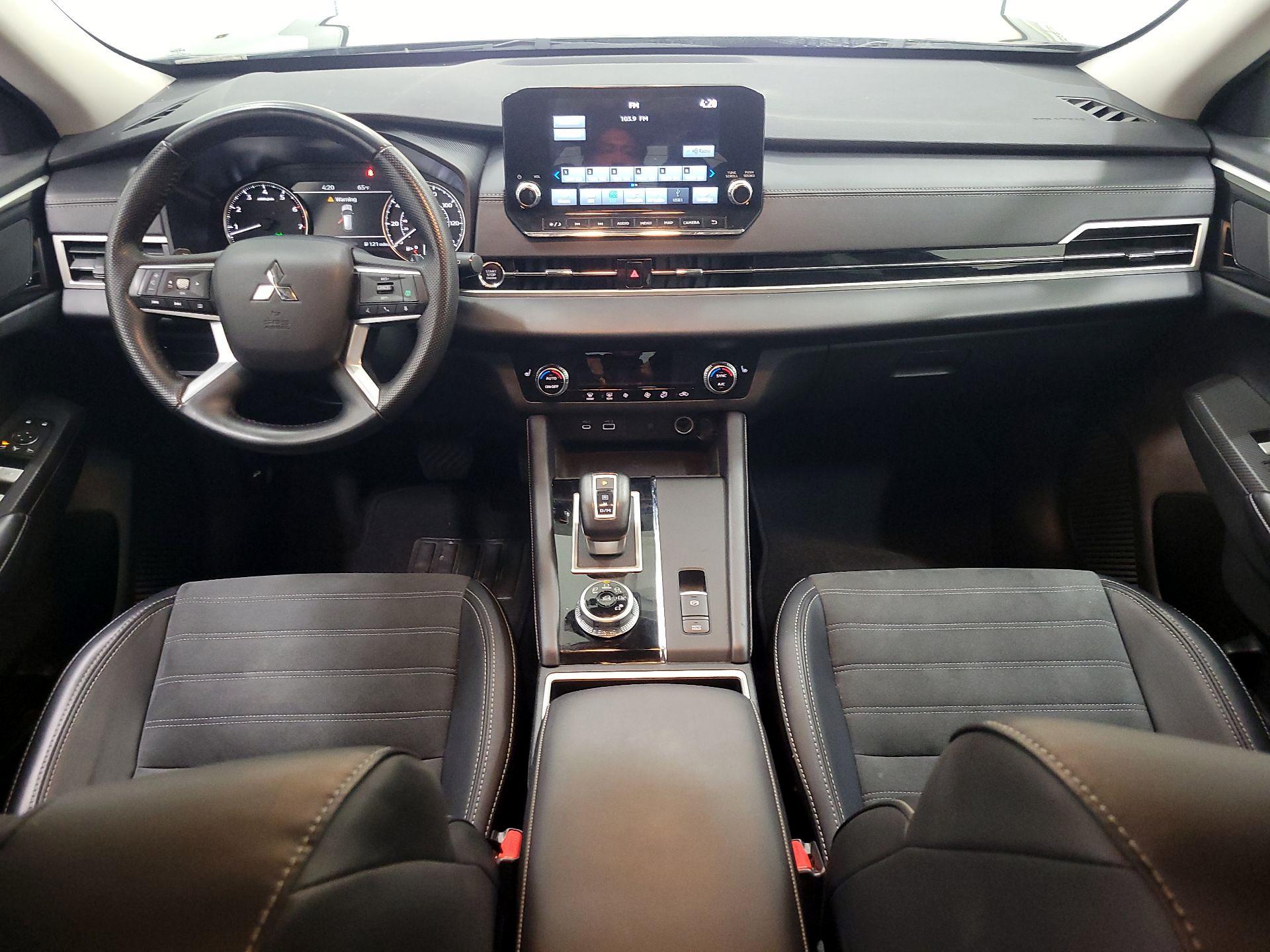 Thumbnail: 2024 Mitsubishi Outlander - 9