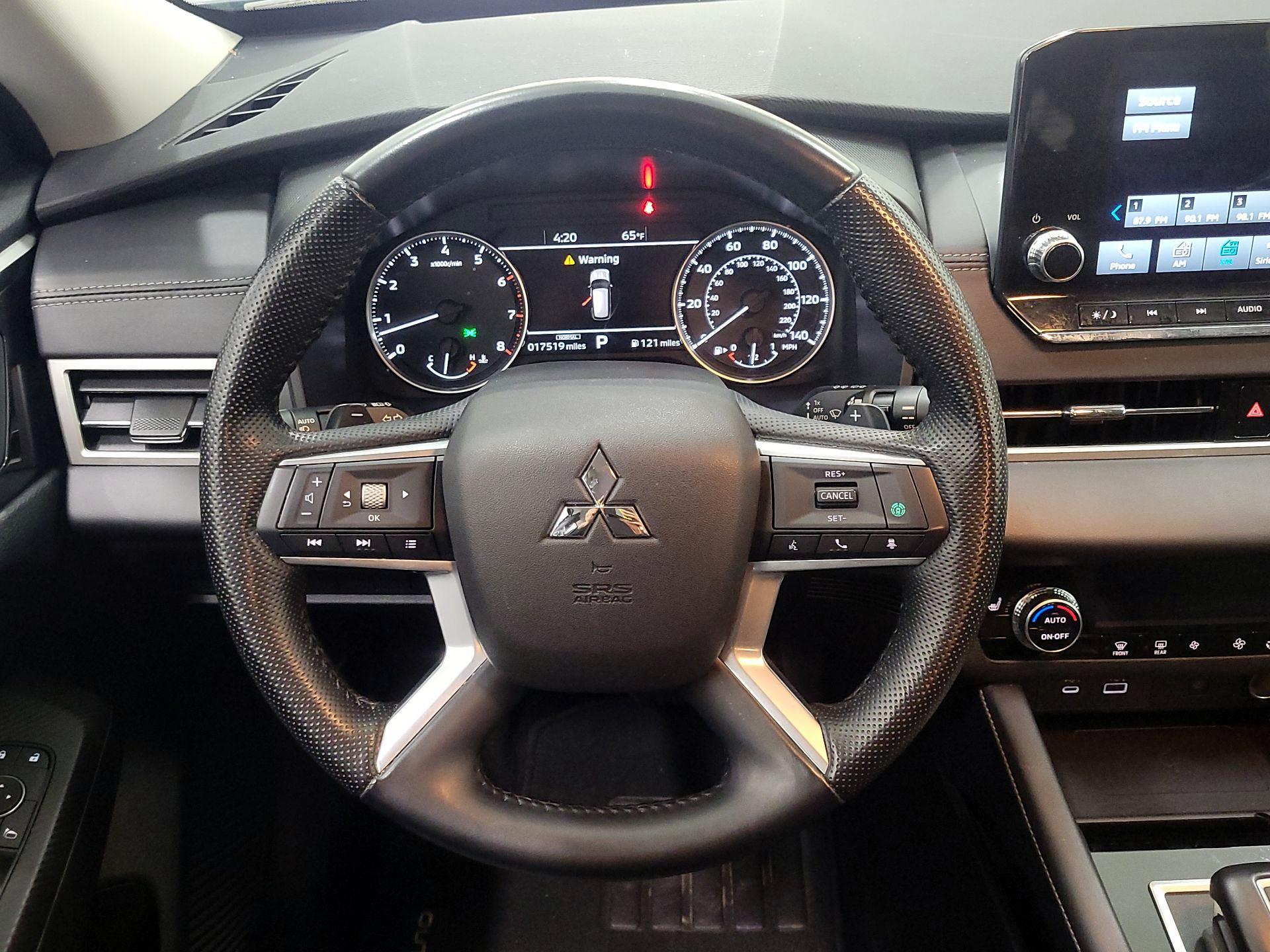 Thumbnail: 2024 Mitsubishi Outlander - 10