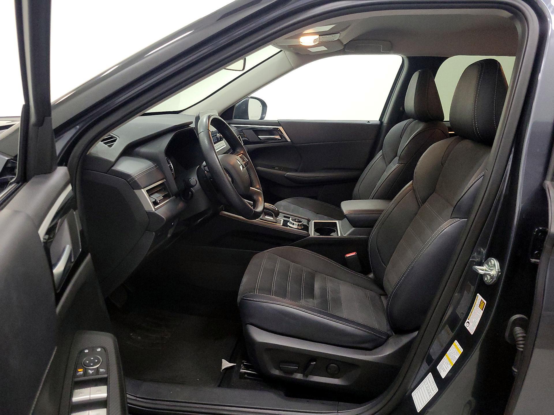 Thumbnail: 2024 Mitsubishi Outlander - 11