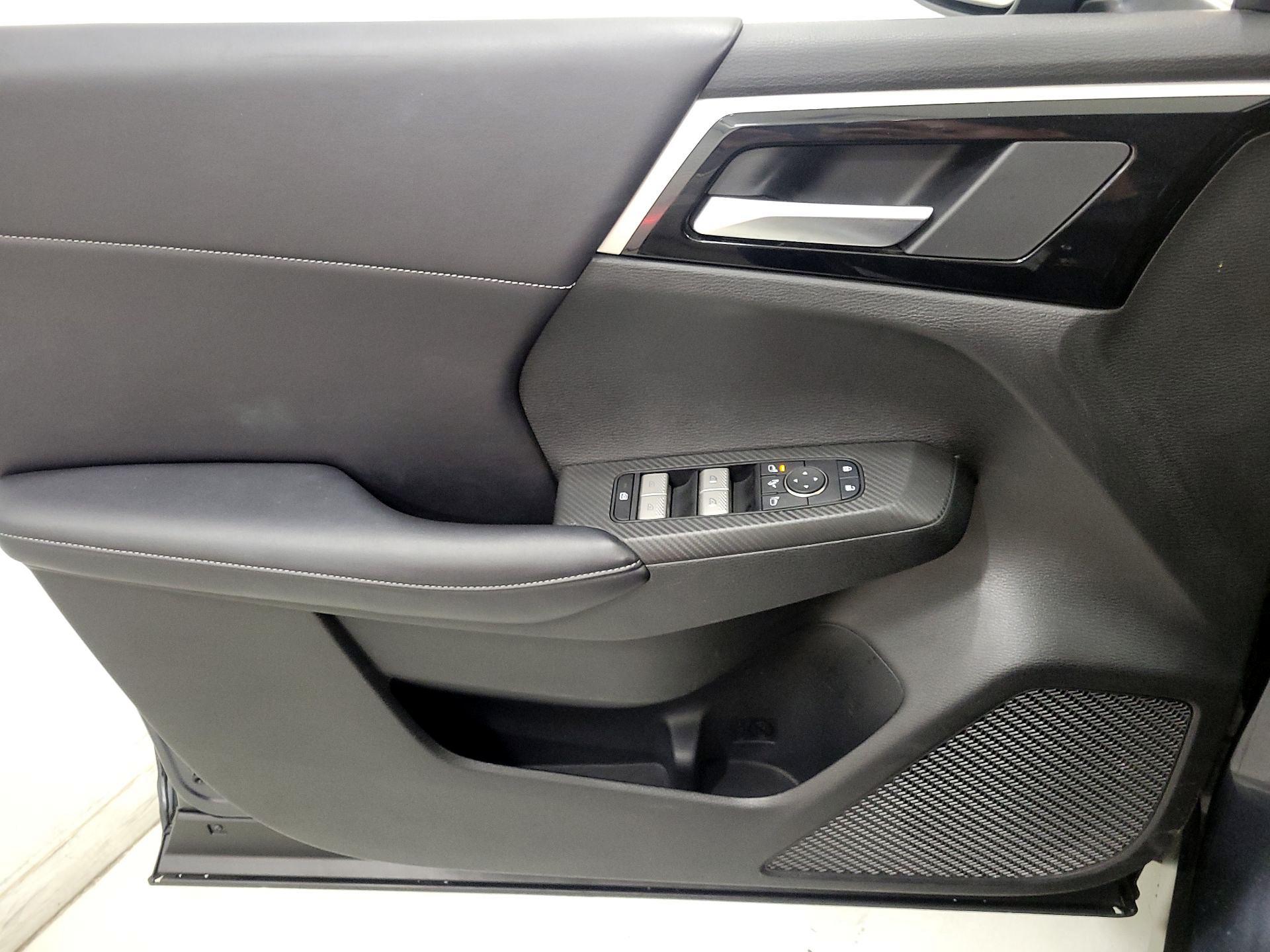 Thumbnail: 2024 Mitsubishi Outlander - 12