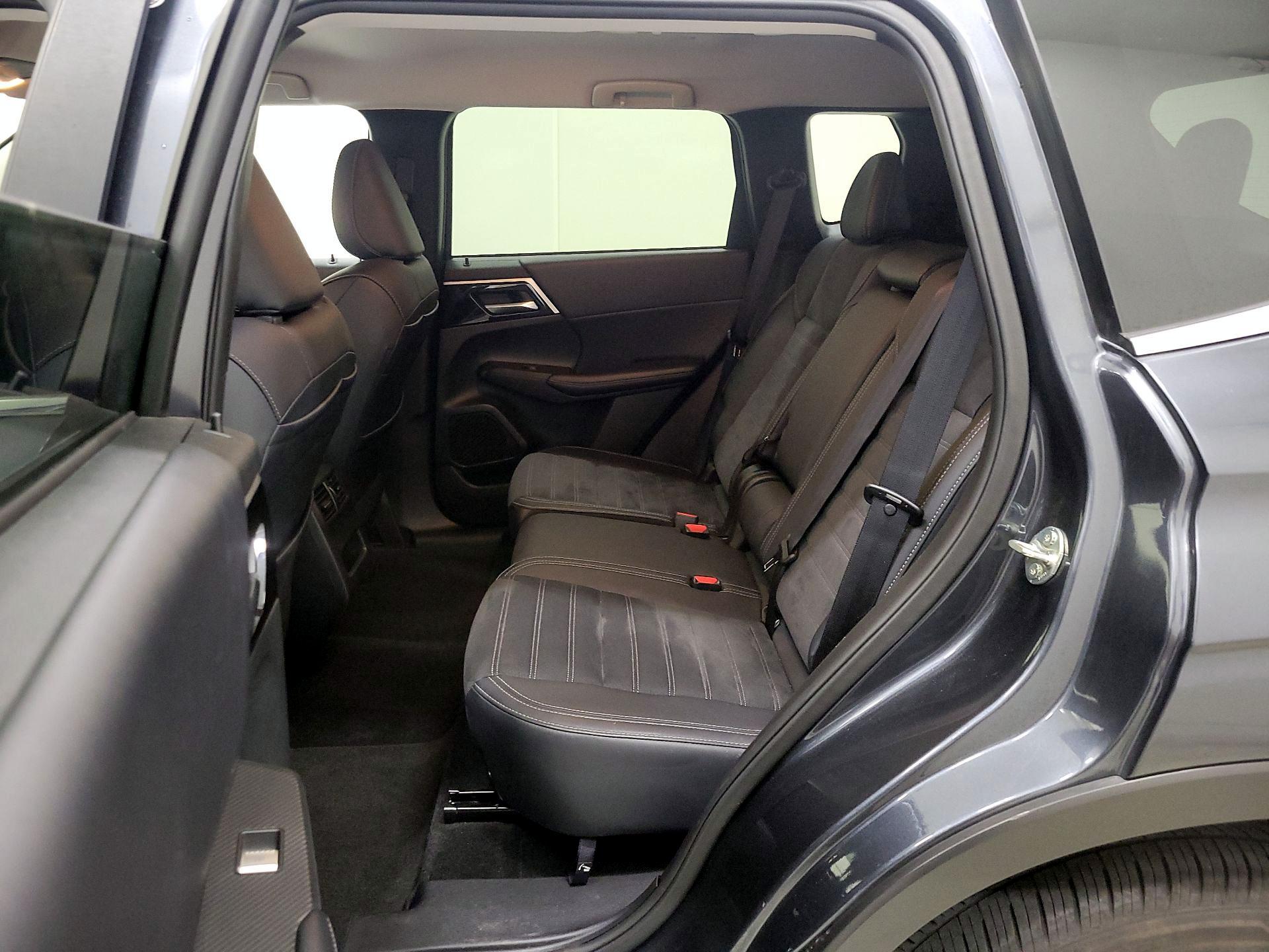 Thumbnail: 2024 Mitsubishi Outlander - 20