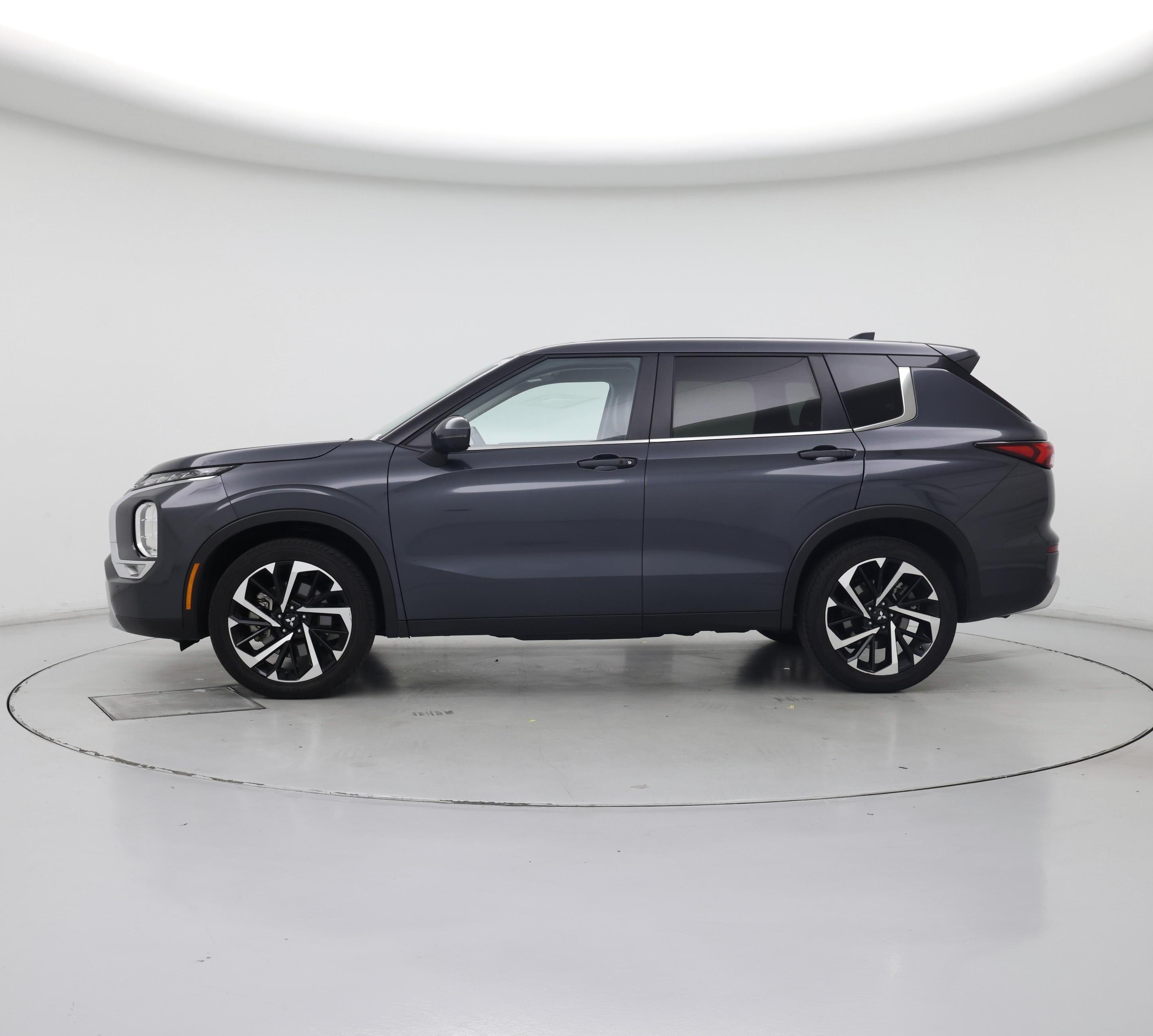 Thumbnail: 2024 Mitsubishi Outlander - 3