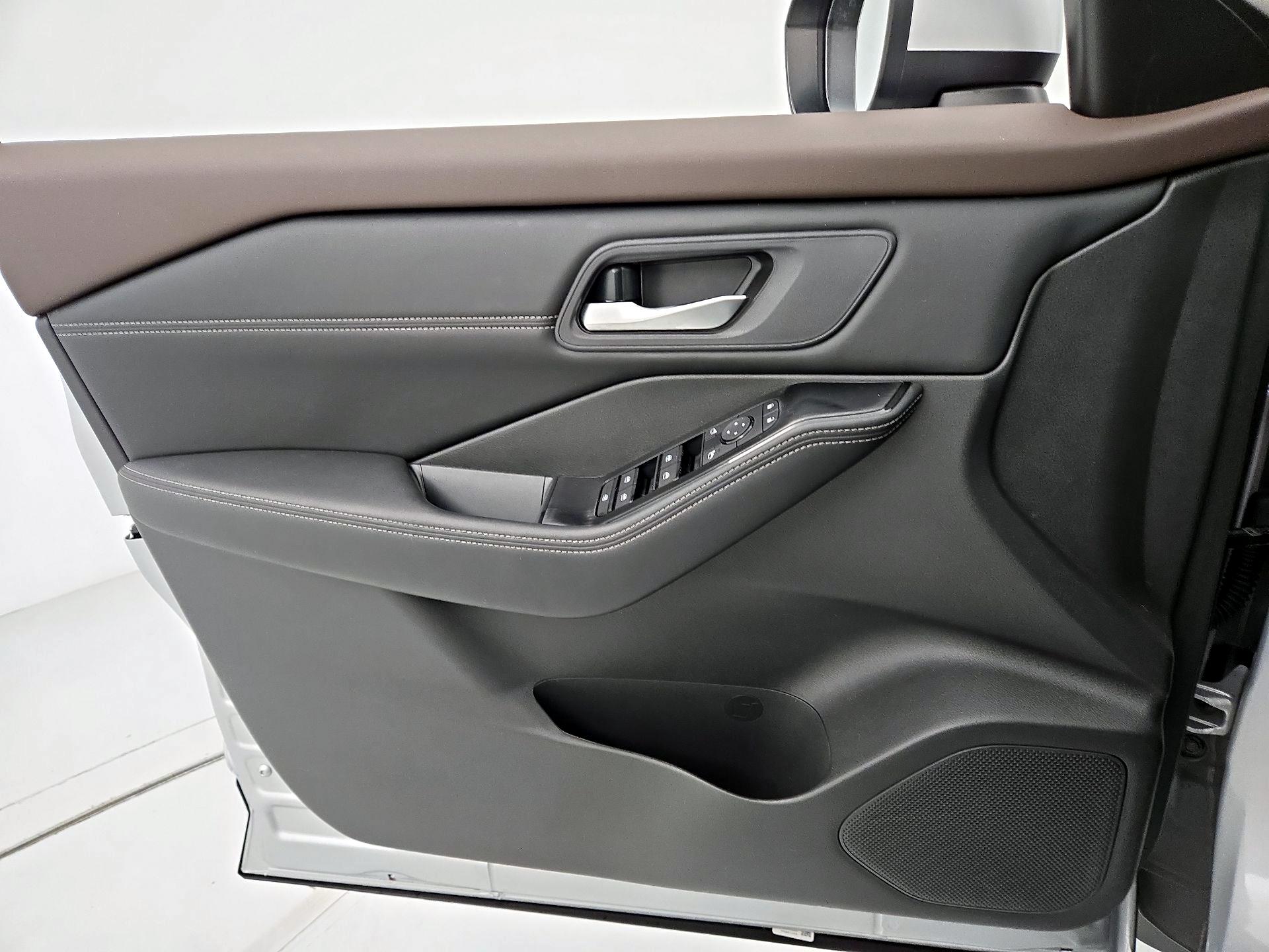 Thumbnail: 2023 Nissan Rogue - 12