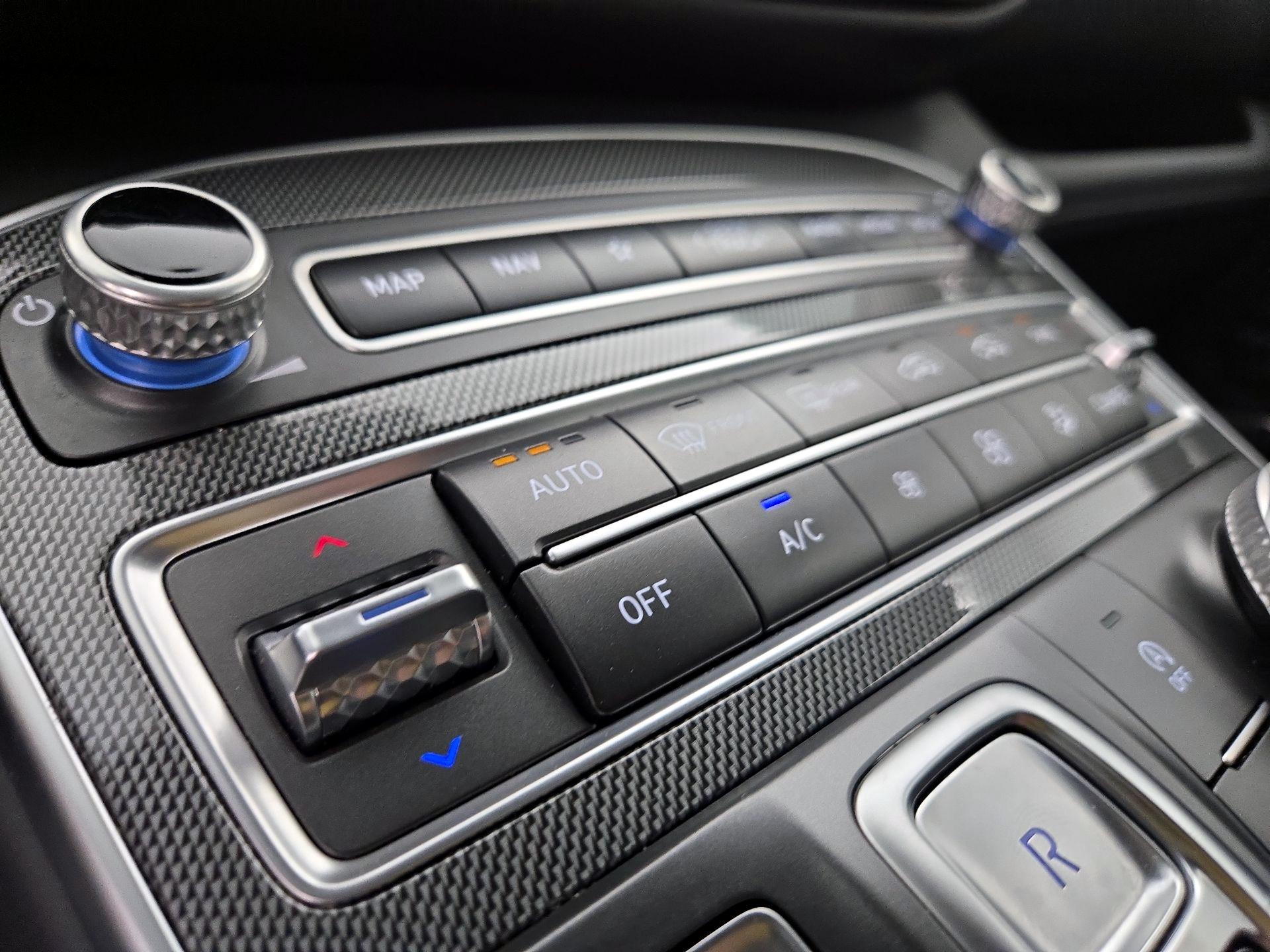 Thumbnail: 2022 Hyundai Santa Fe - 17