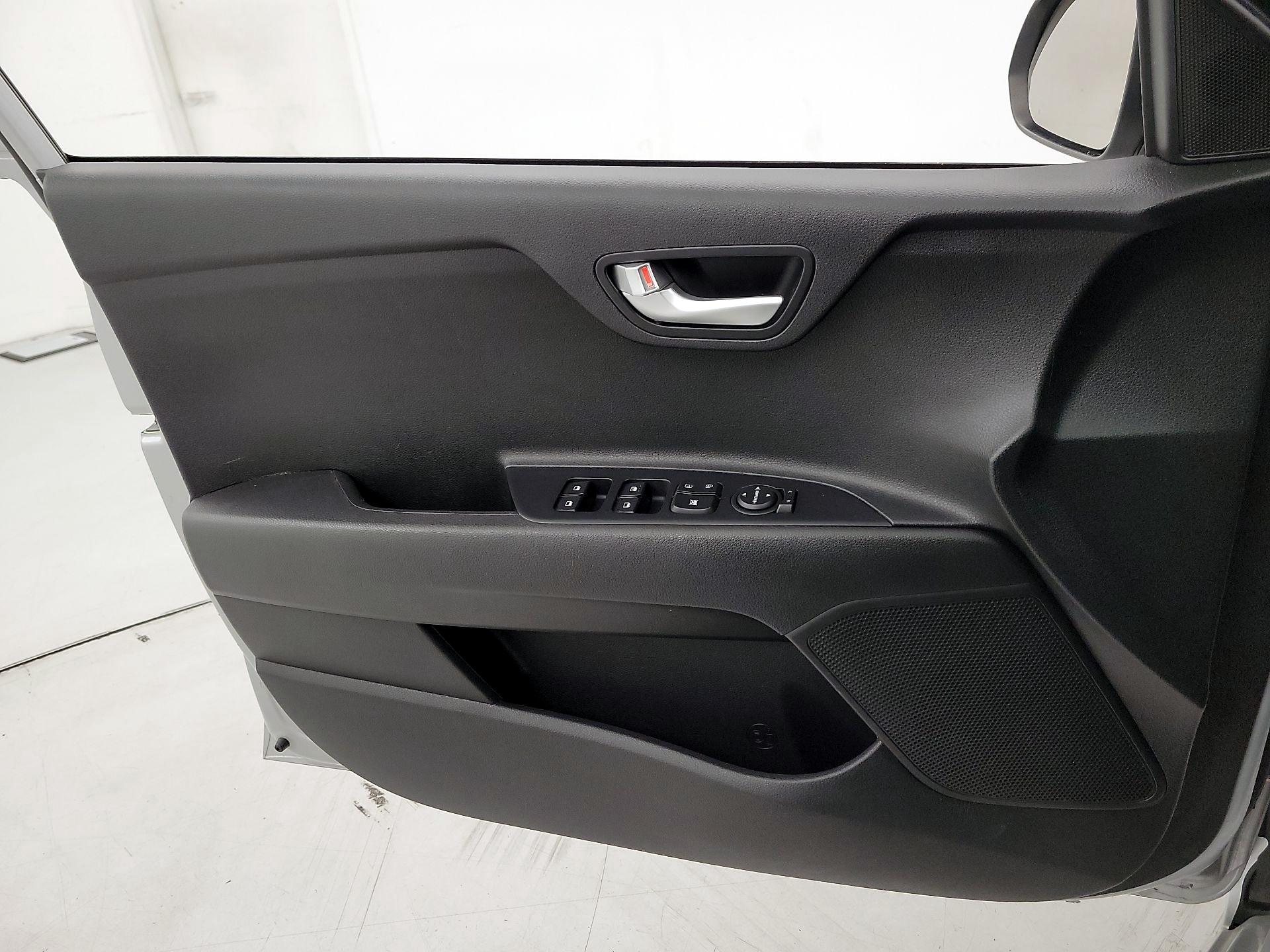 Thumbnail: 2023 Kia Rio - 12