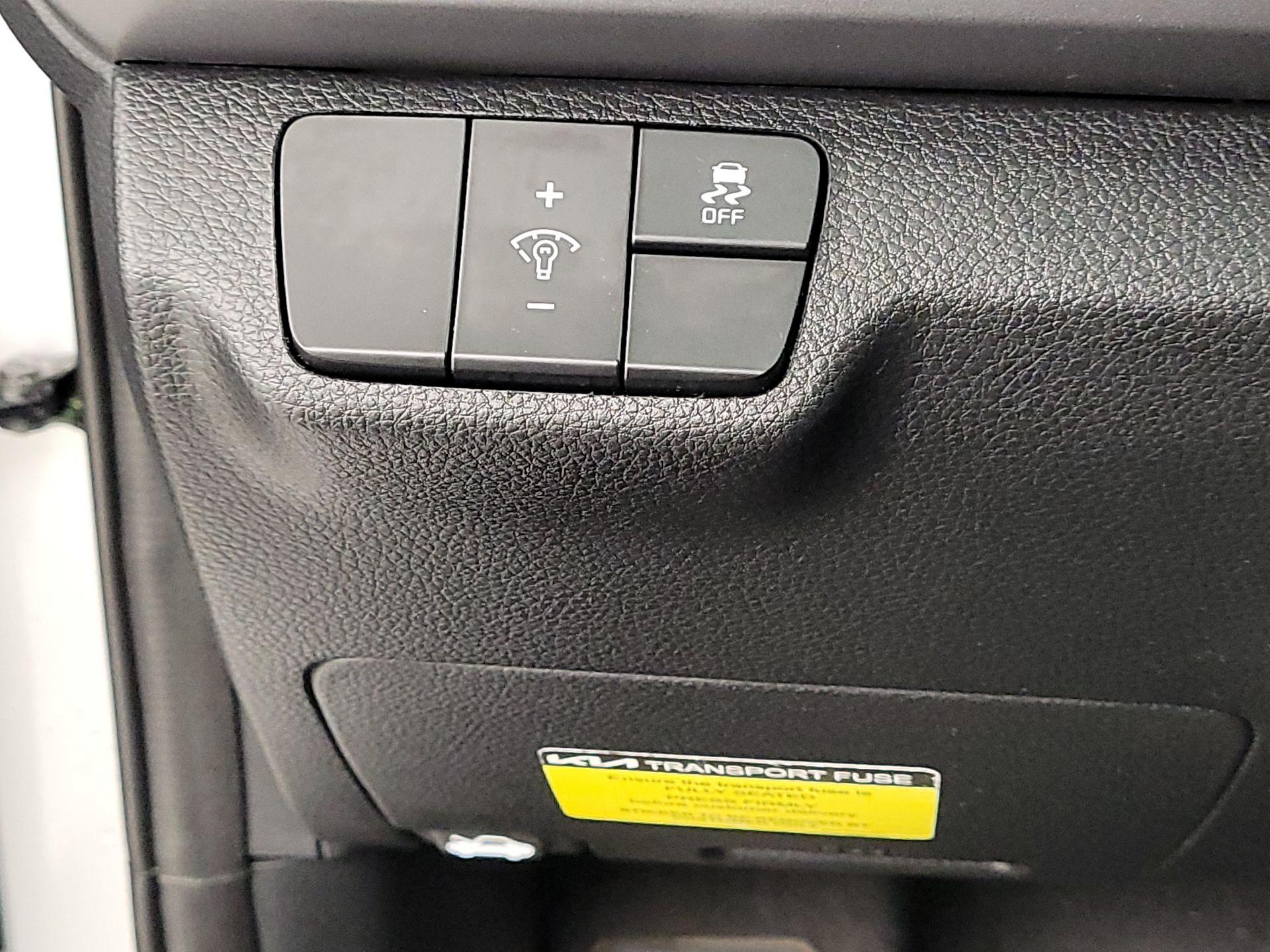 Thumbnail: 2023 Kia Rio - 13