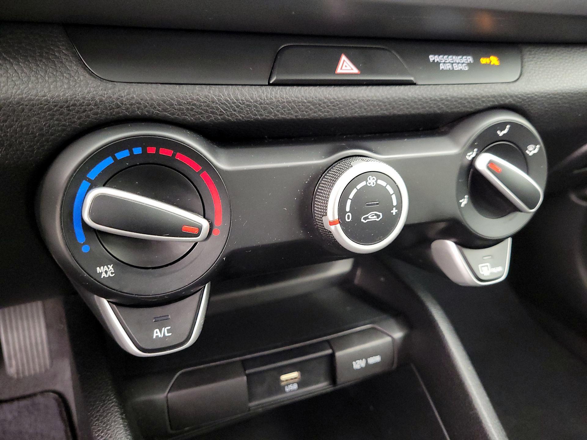 Thumbnail: 2023 Kia Rio - 16