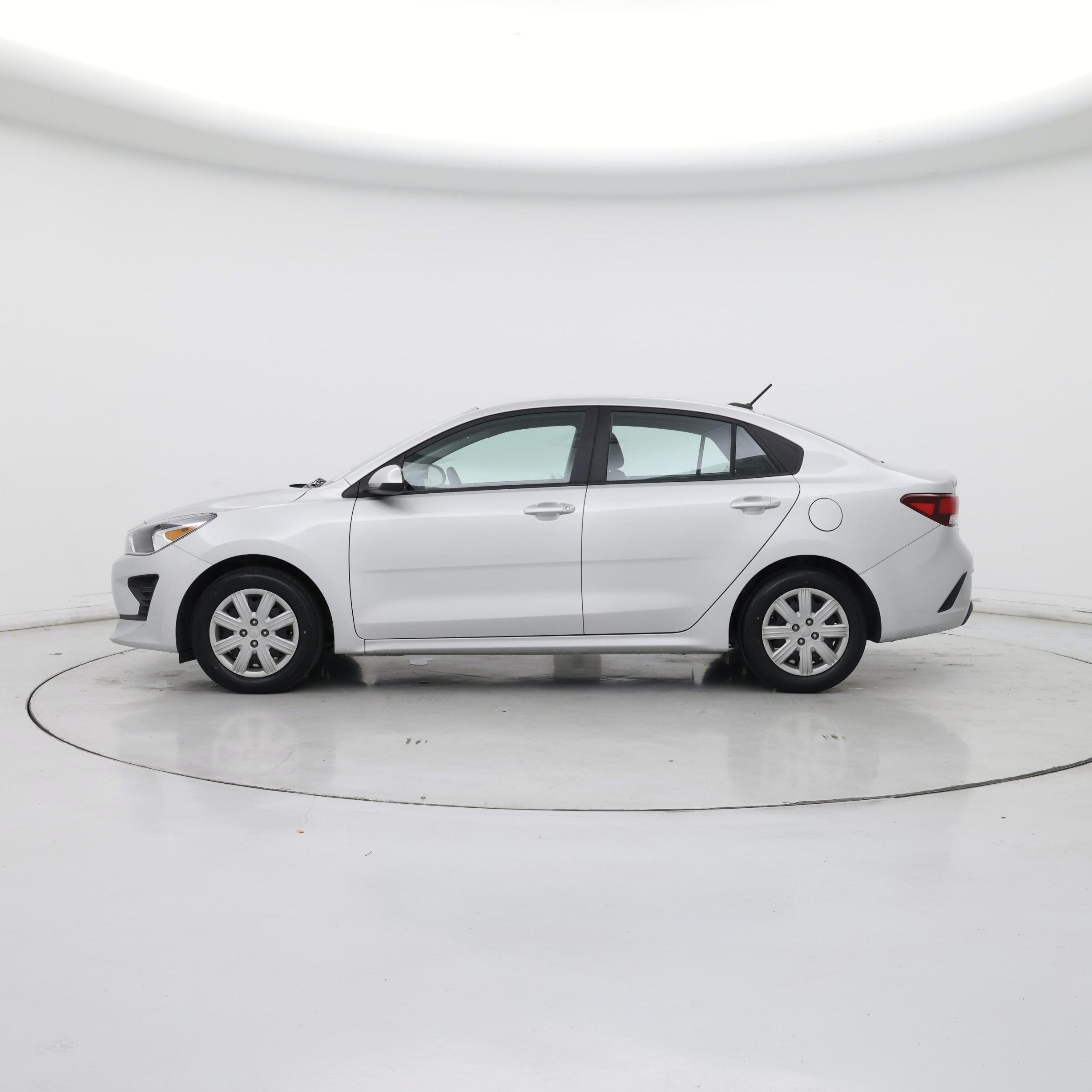 Thumbnail: 2023 Kia Rio - 3