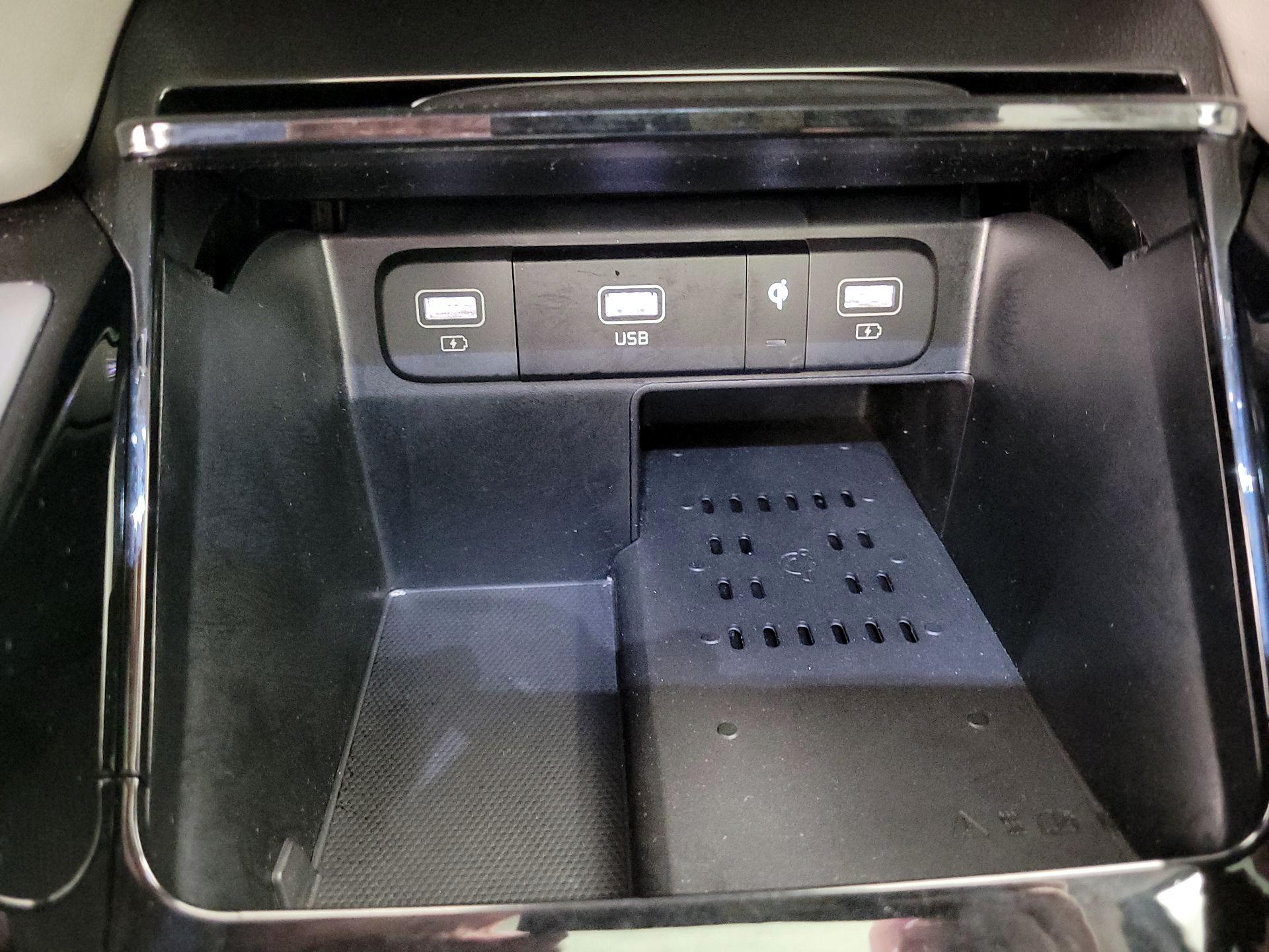 Thumbnail: 2023 Kia Sorento - 19