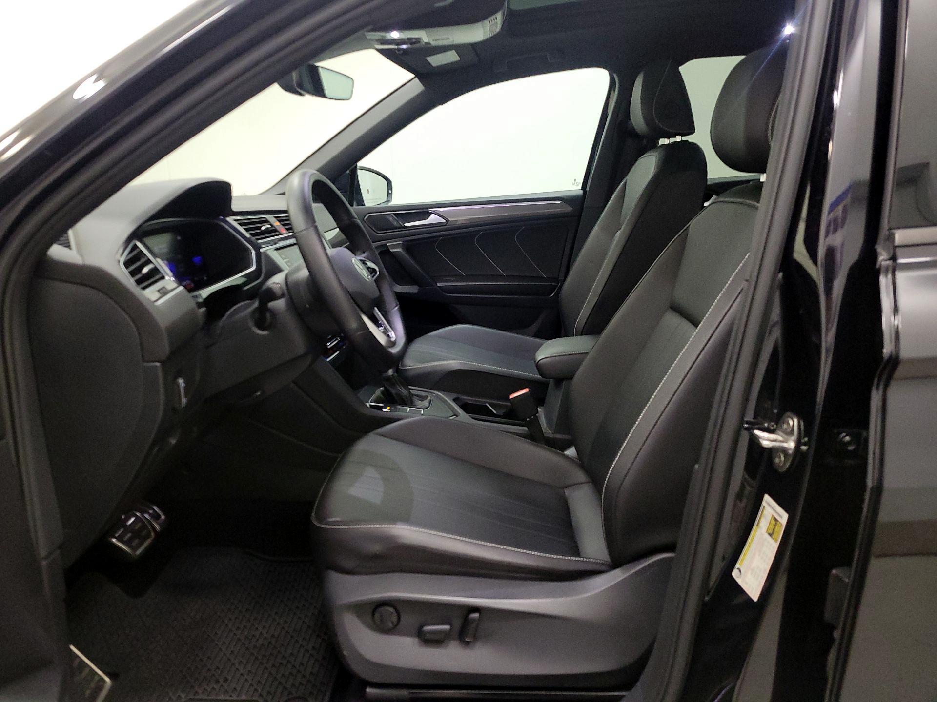 Thumbnail: 2022 Volkswagen Tiguan - 11