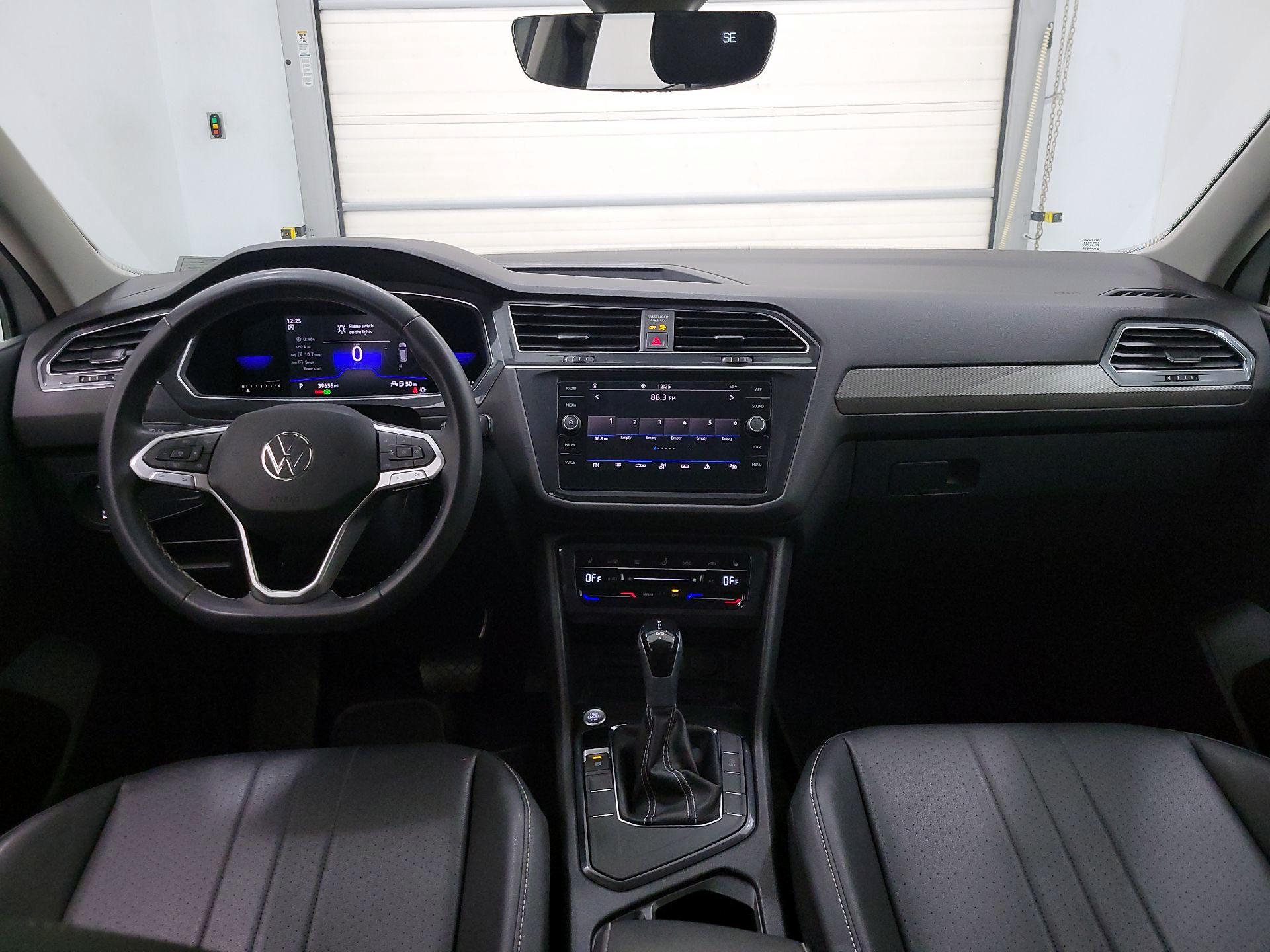 Thumbnail: 2023 Volkswagen Tiguan - 9