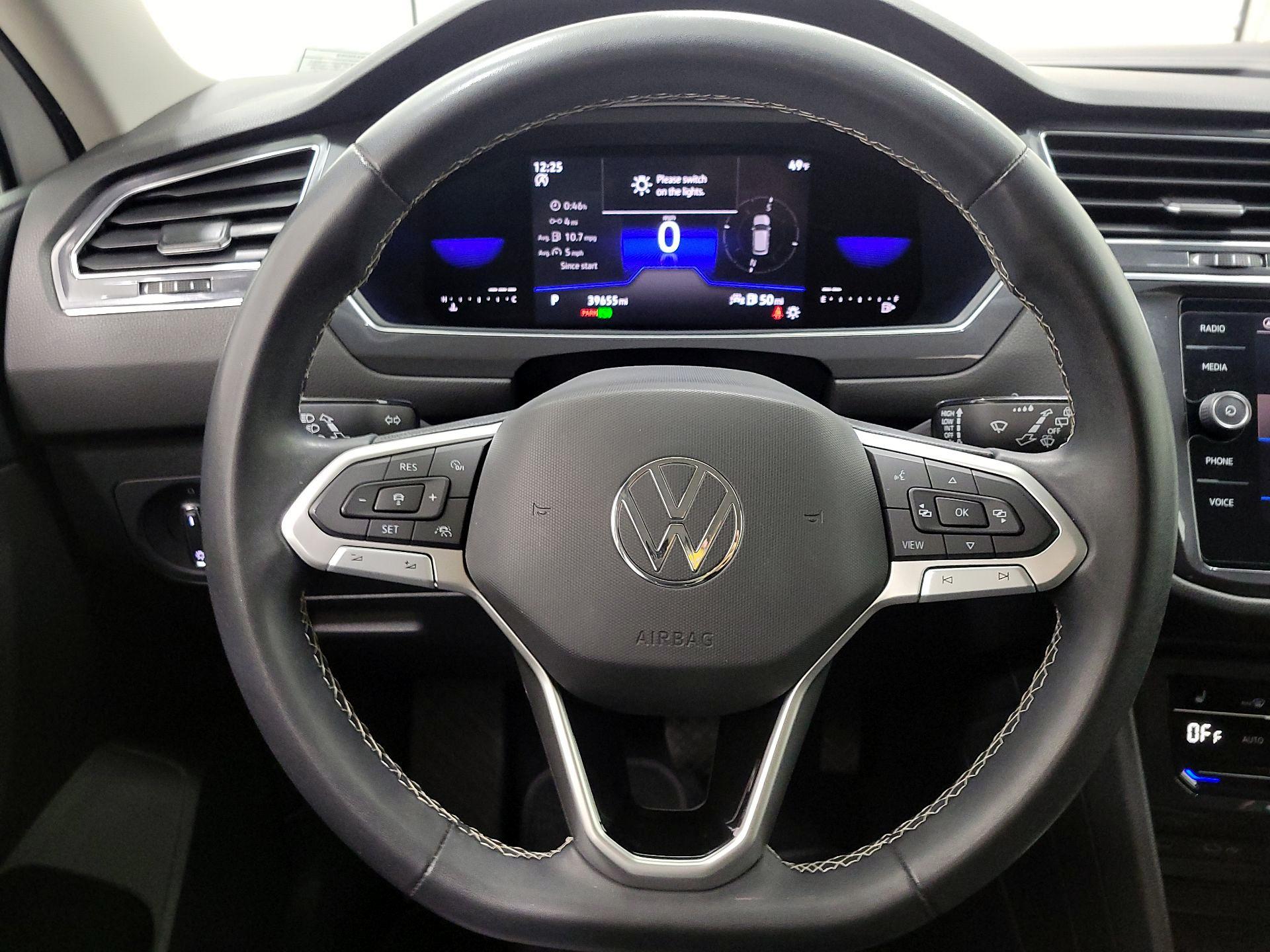 Thumbnail: 2023 Volkswagen Tiguan - 10