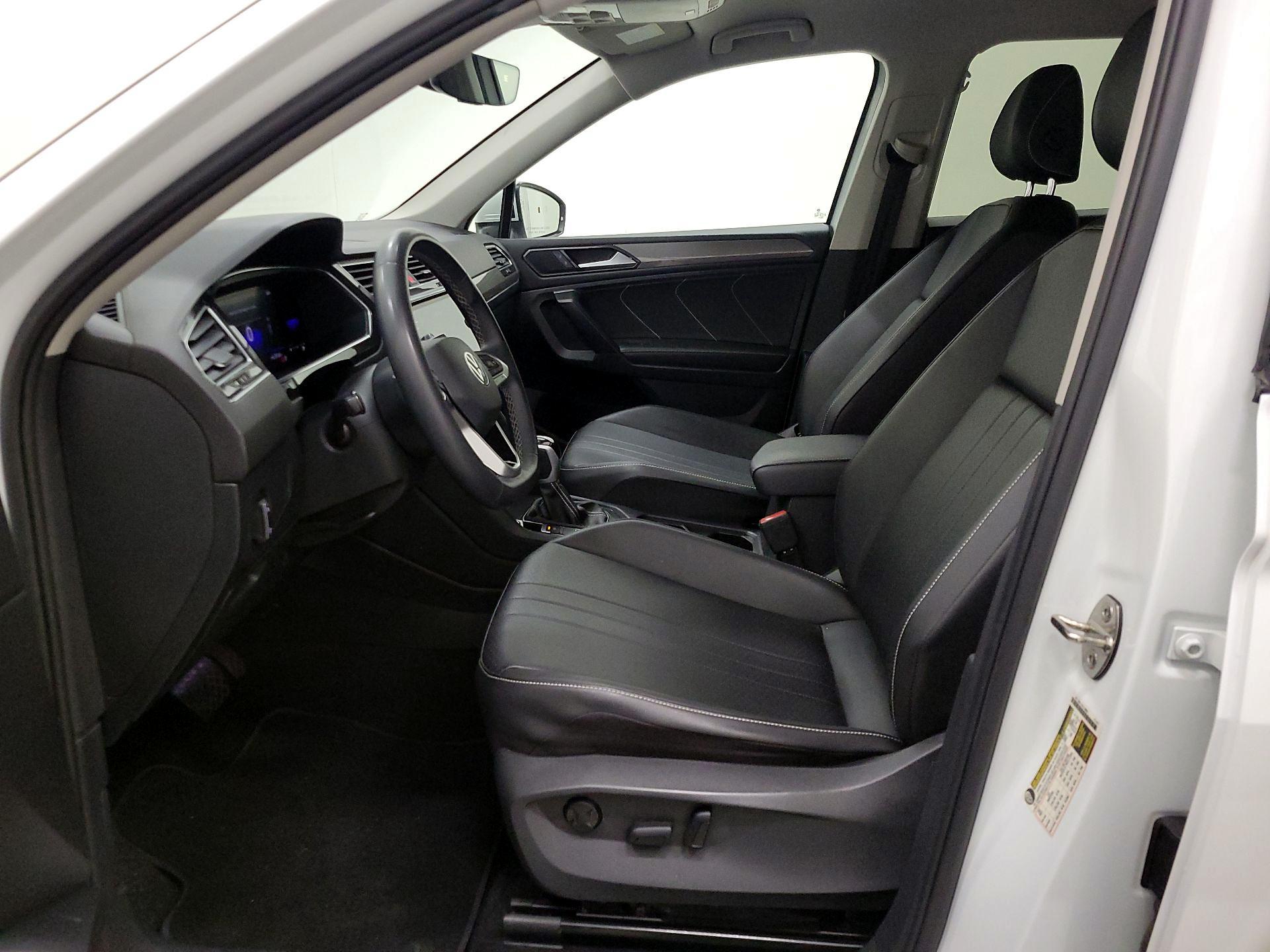 Thumbnail: 2023 Volkswagen Tiguan - 11