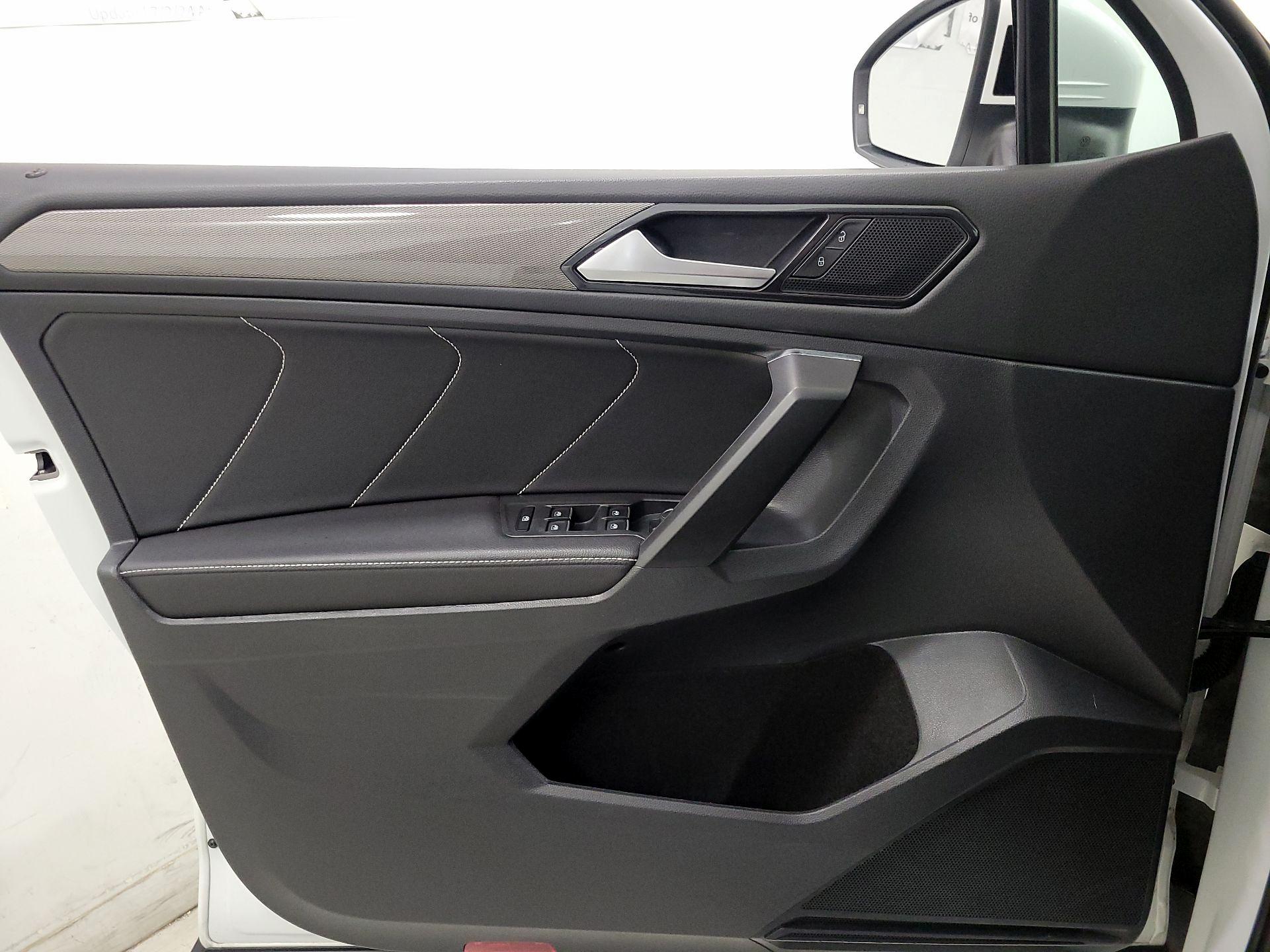 Thumbnail: 2023 Volkswagen Tiguan - 12