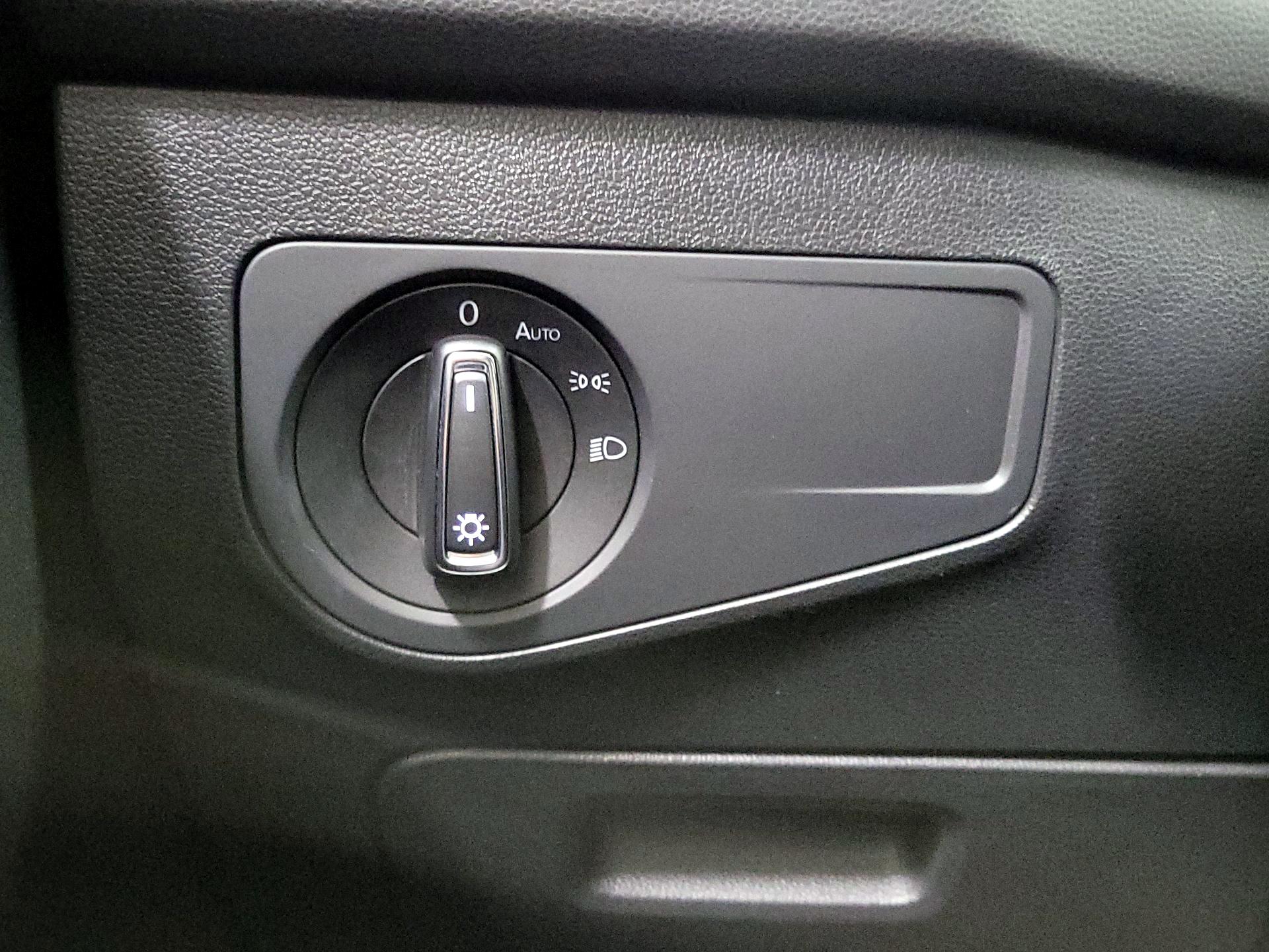 Thumbnail: 2023 Volkswagen Tiguan - 13