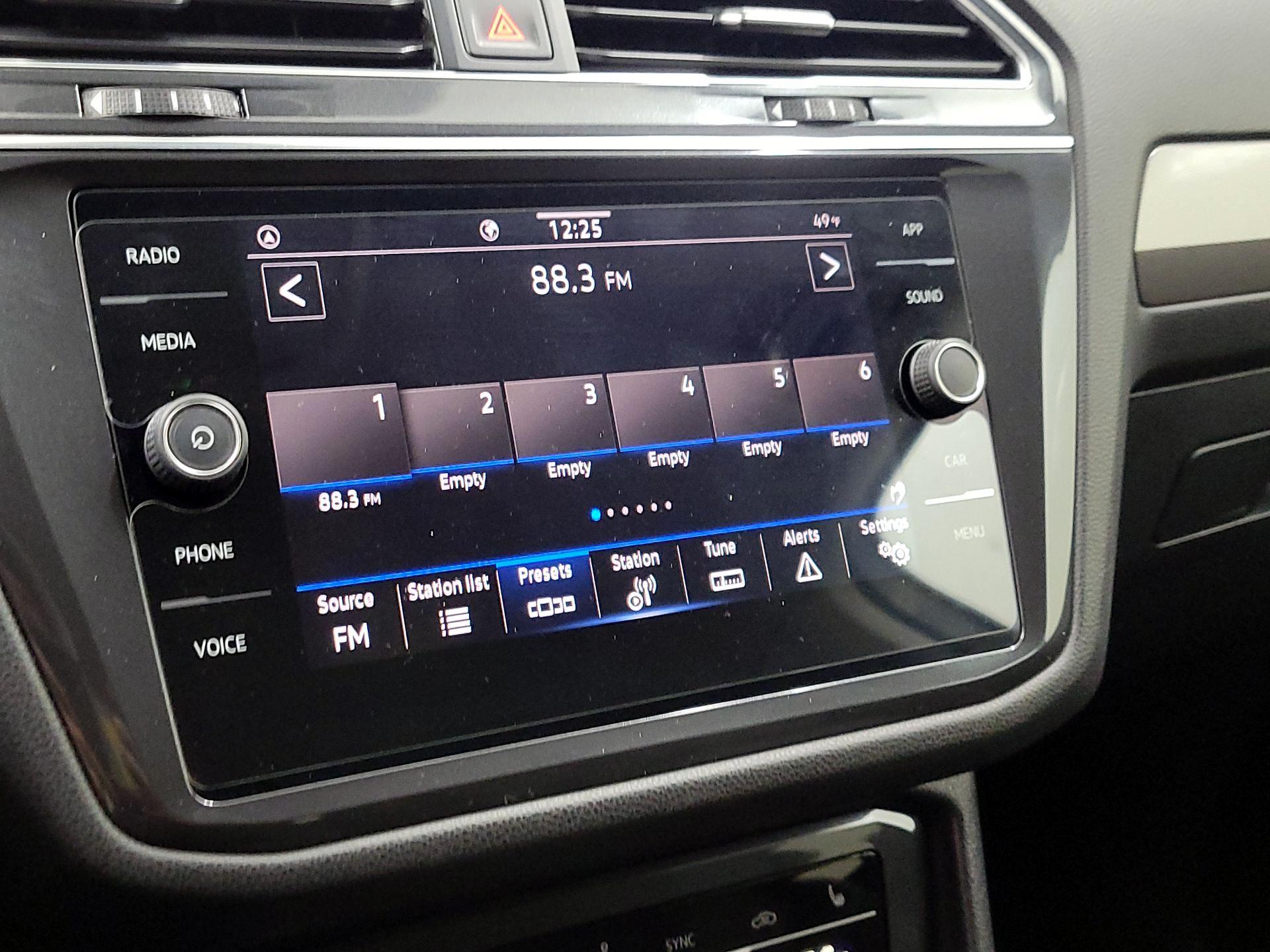 Thumbnail: 2023 Volkswagen Tiguan - 15