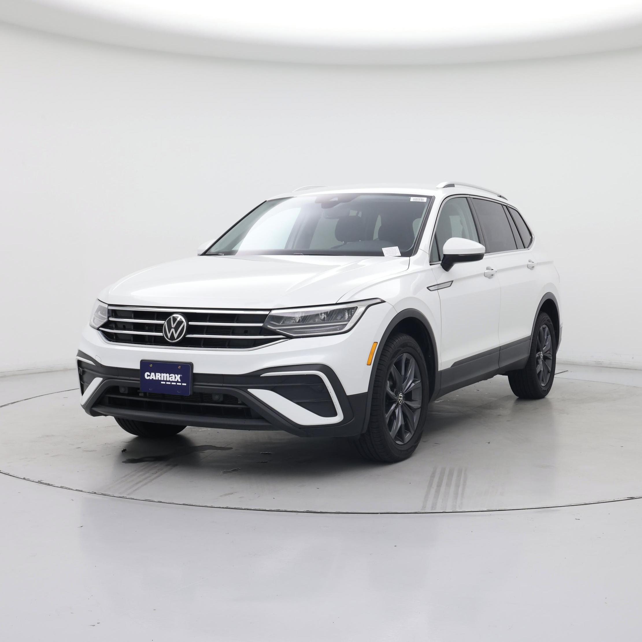 Thumbnail: 2023 Volkswagen Tiguan - 4