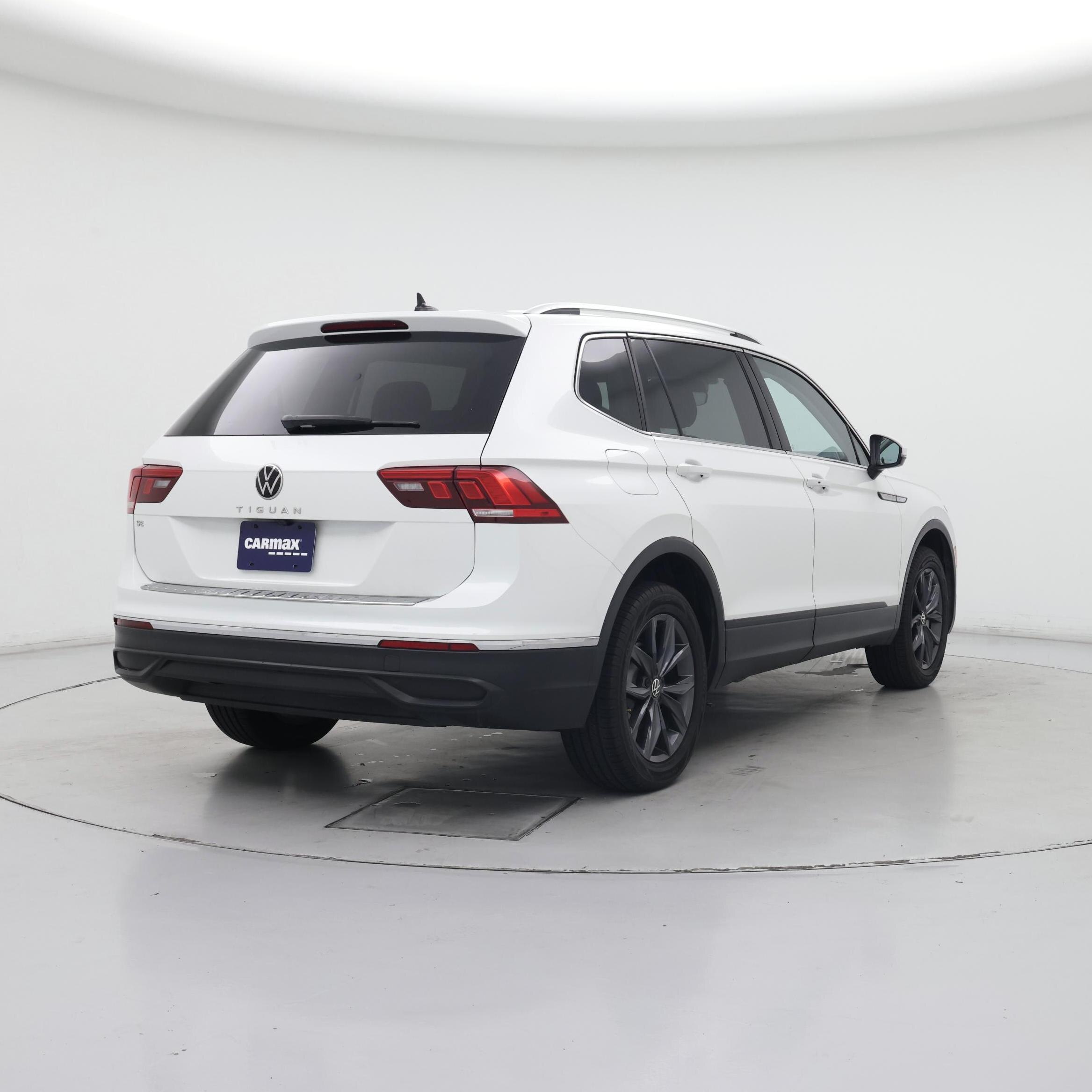 Thumbnail: 2023 Volkswagen Tiguan - 8