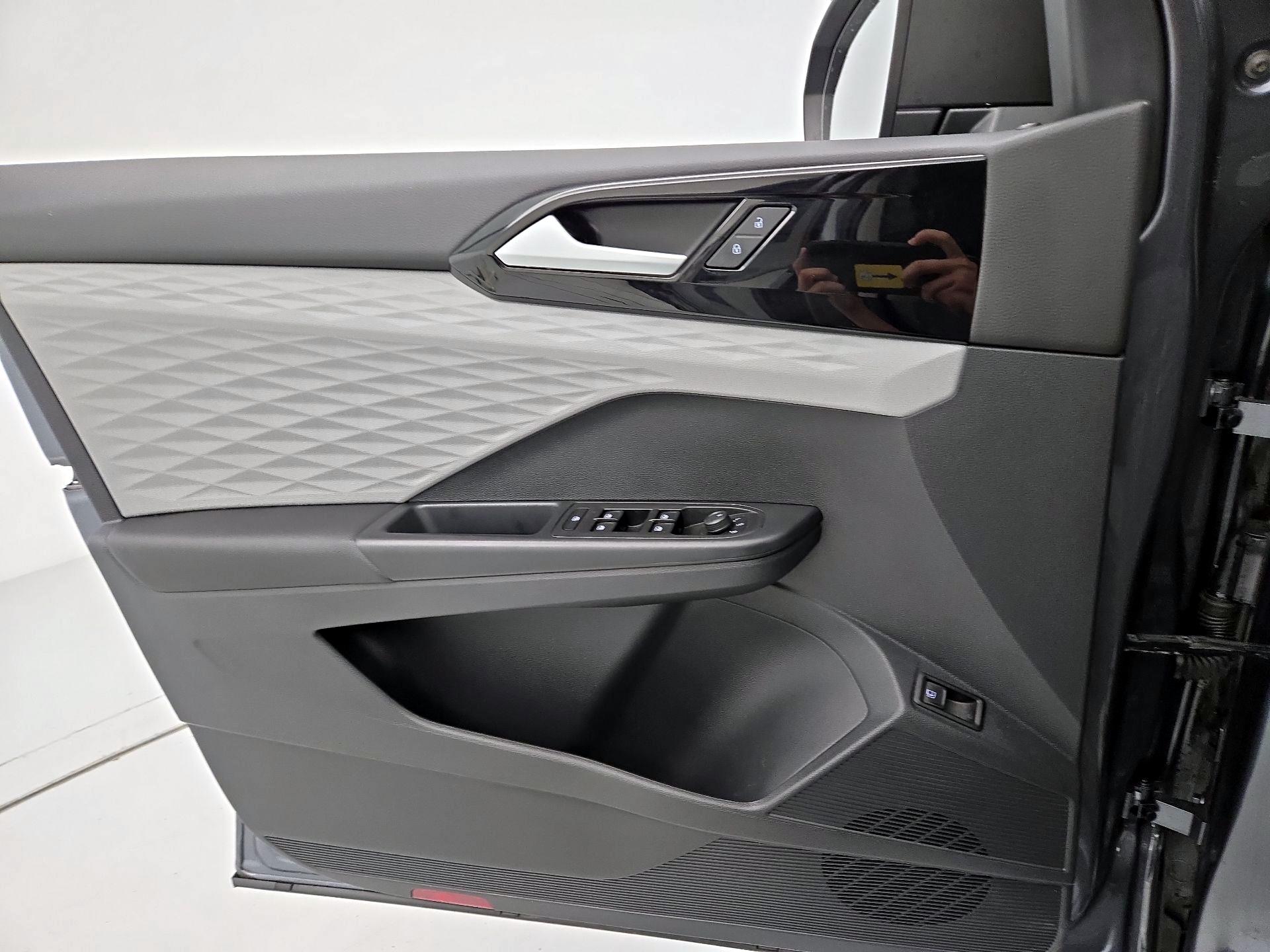 Thumbnail: 2022 Volkswagen Taos - 12