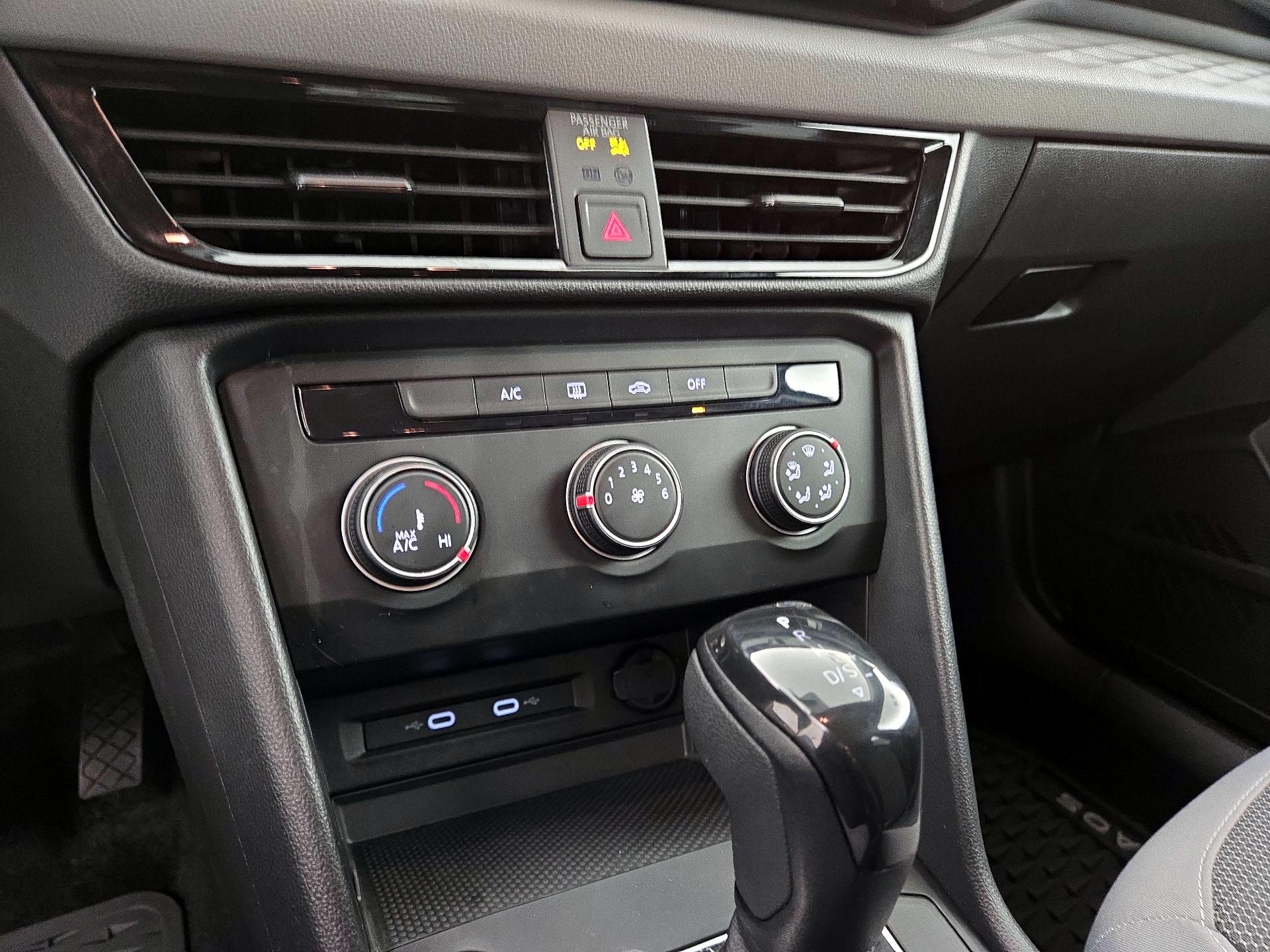 Thumbnail: 2022 Volkswagen Taos - 16